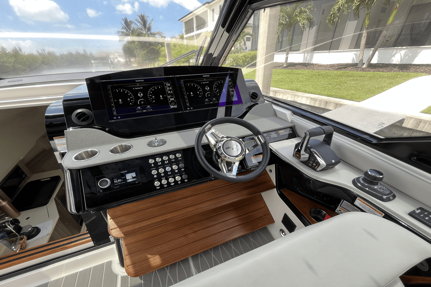 2024 Sea Ray 370 SUNDANCER OUTBOARD Image Thumbnail #31