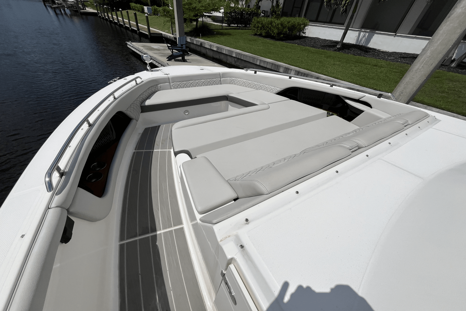 2024 Sea Ray 370 SUNDANCER OUTBOARD Image Thumbnail #26