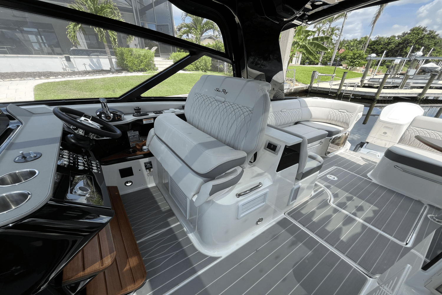 2024 Sea Ray 370 SUNDANCER OUTBOARD Image Thumbnail #18