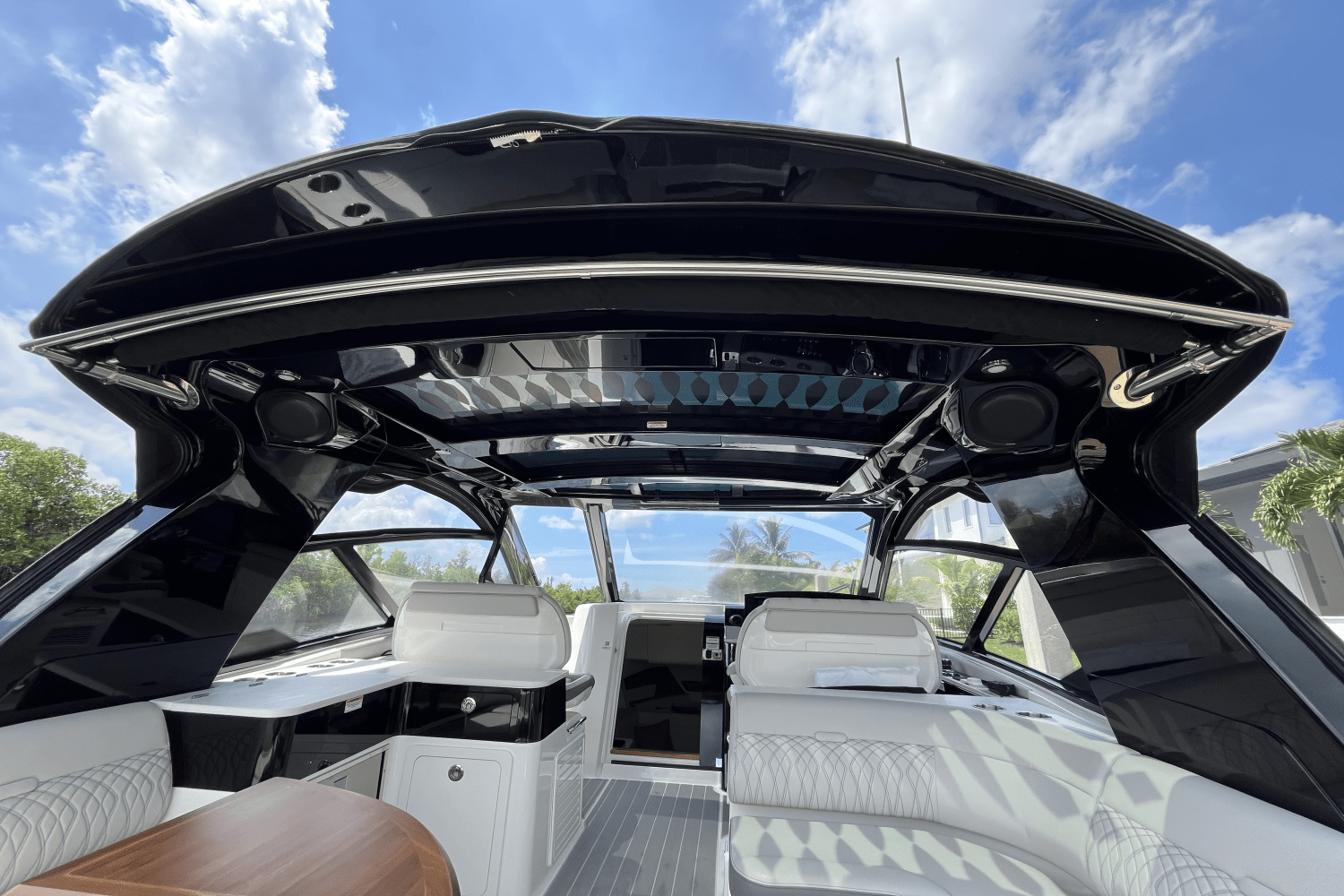 2024 Sea Ray 370 SUNDANCER OUTBOARD Image Thumbnail #21