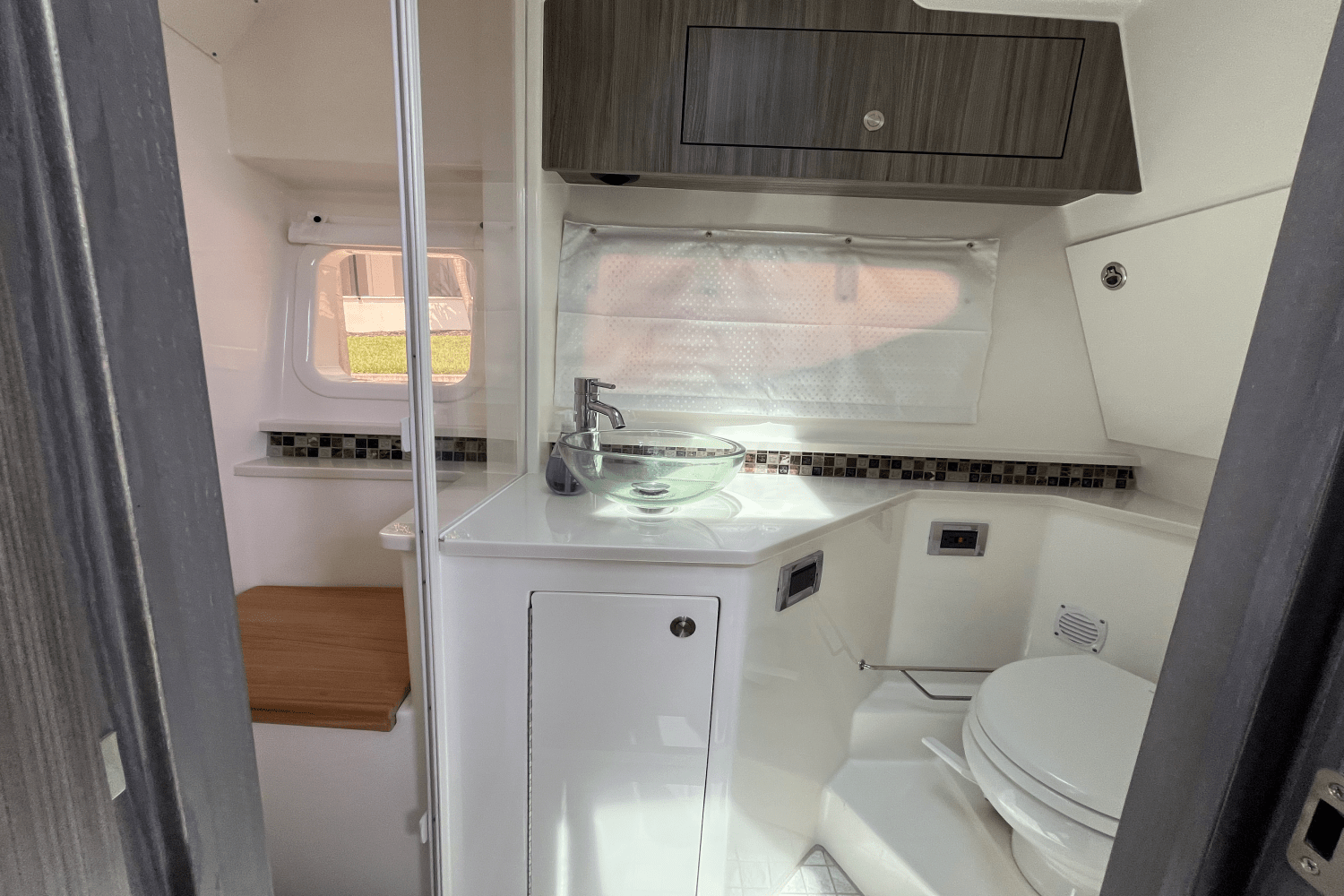 2024 Sea Ray 370 SUNDANCER OUTBOARD Image Thumbnail #46