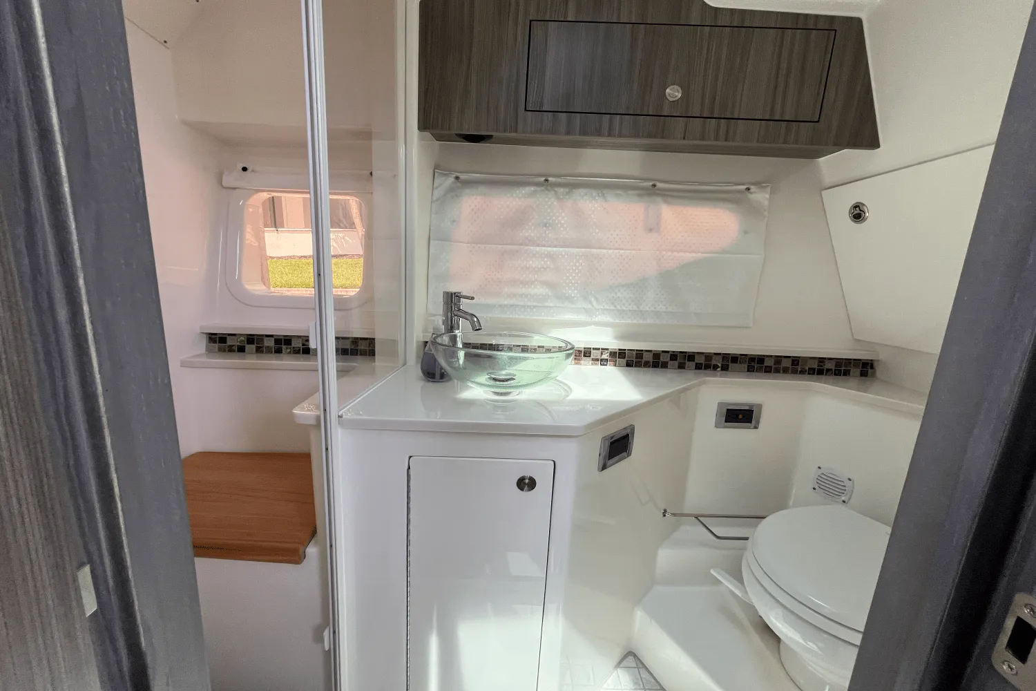 2024 Sea Ray 370 SUNDANCER OUTBOARD Image Thumbnail #46