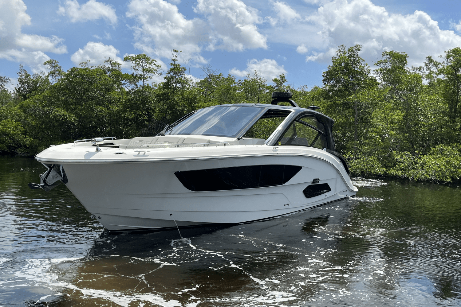 2024 Sea Ray 370 SUNDANCER OUTBOARD Image Thumbnail #2