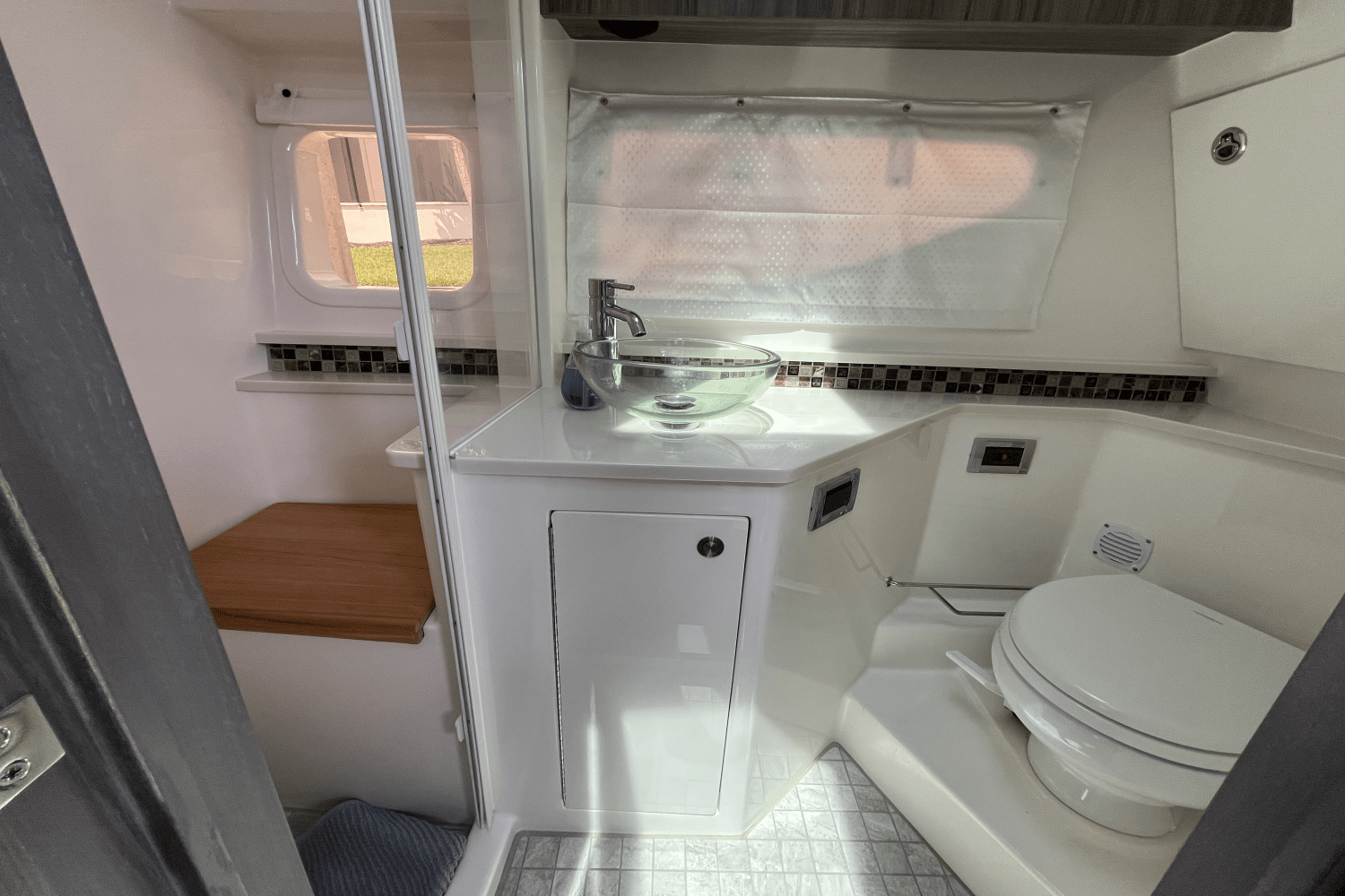 2024 Sea Ray 370 SUNDANCER OUTBOARD Image Thumbnail #45