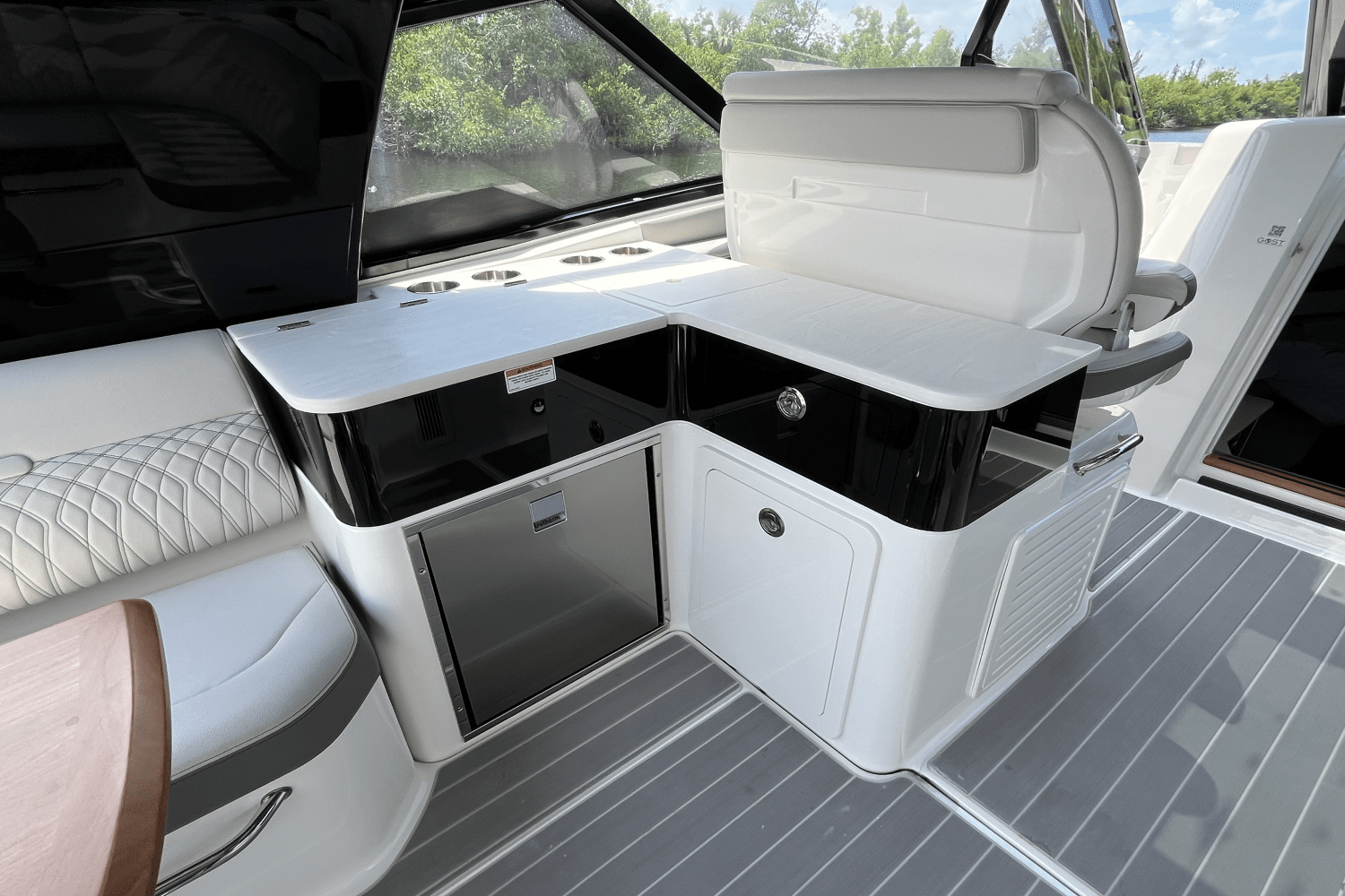 2024 Sea Ray 370 SUNDANCER OUTBOARD Image Thumbnail #15