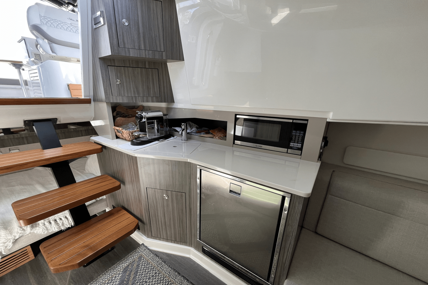 2024 Sea Ray 370 SUNDANCER OUTBOARD Image Thumbnail #40