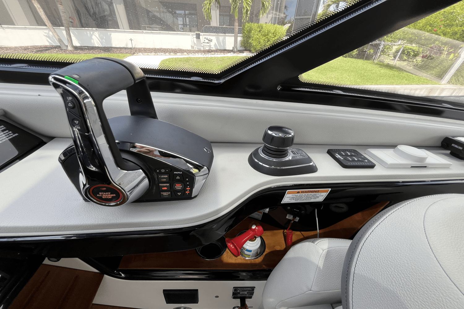 2024 Sea Ray 370 SUNDANCER OUTBOARD Image Thumbnail #33