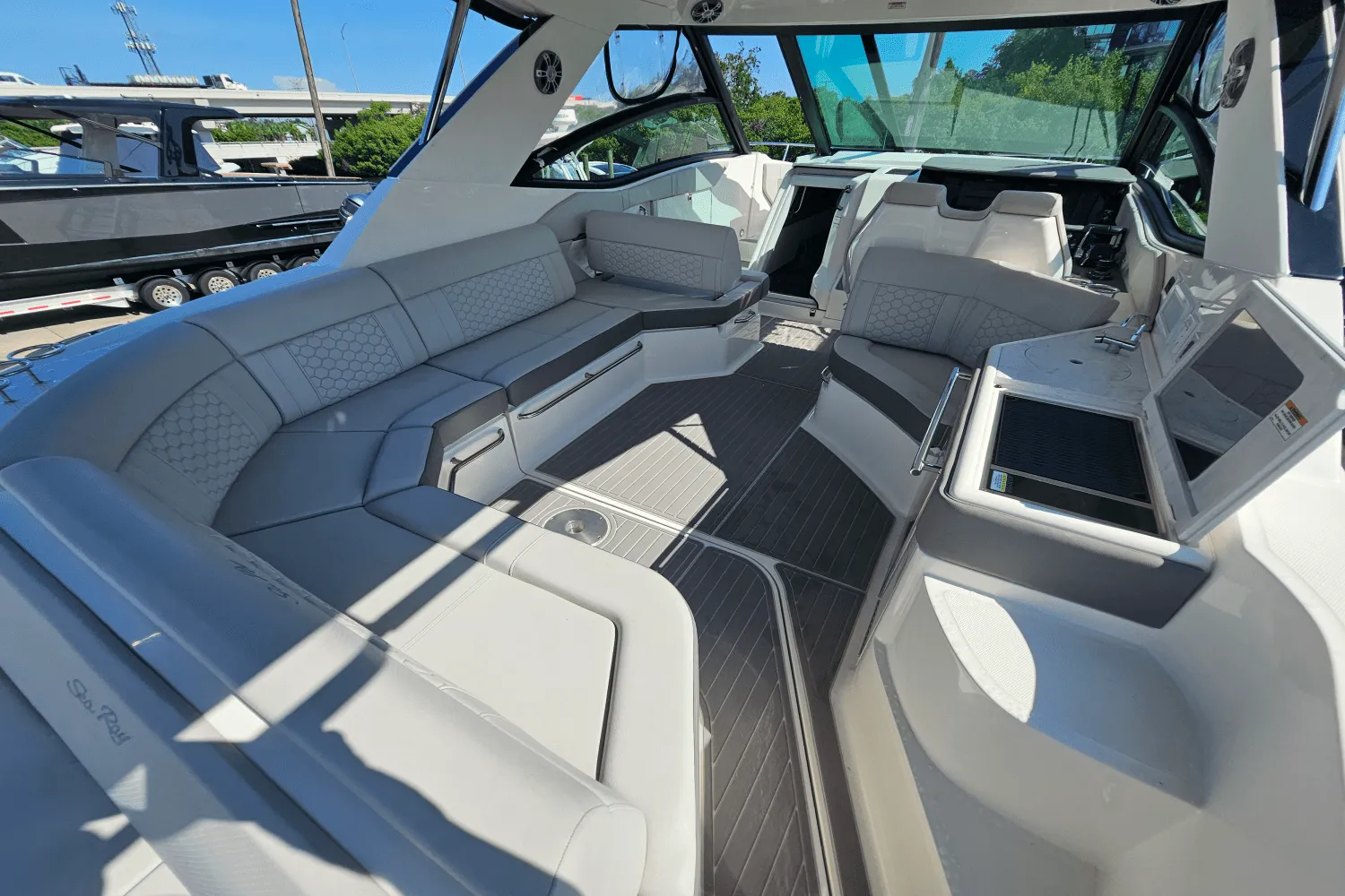 2024 Sea Ray 320 SUNDANCER Image Thumbnail #11