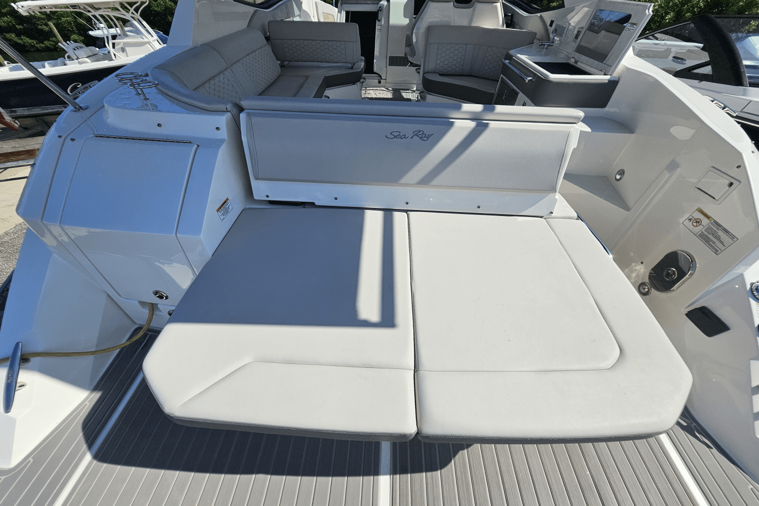 2024 Sea Ray 320 SUNDANCER Image Thumbnail #6
