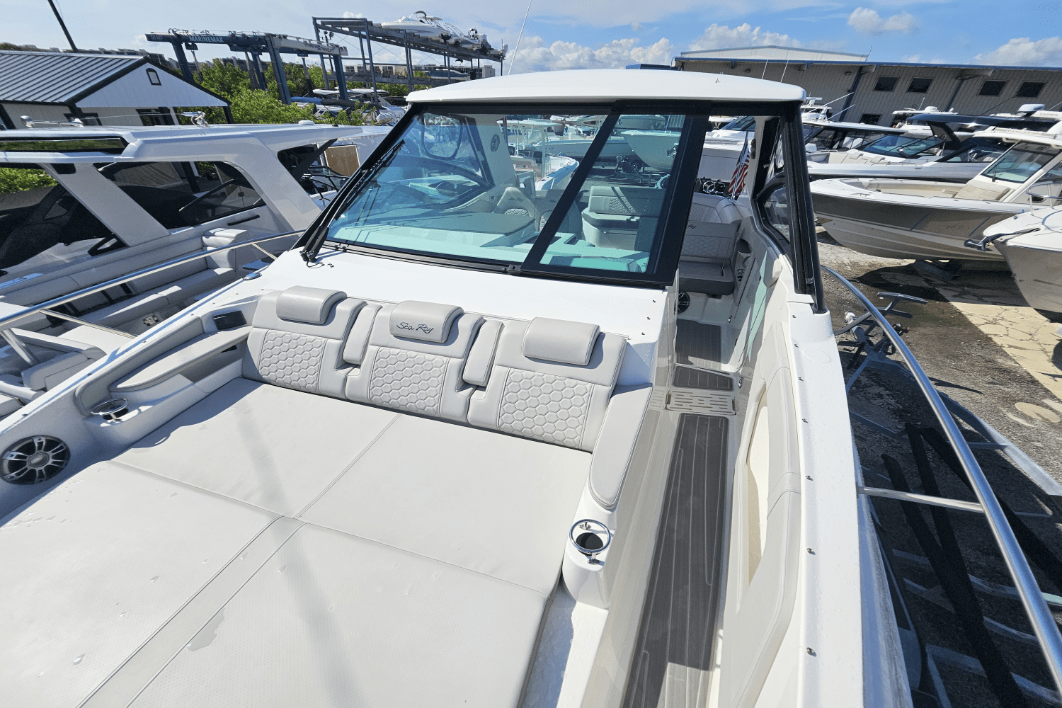 2024 Sea Ray 320 SUNDANCER Image Thumbnail #22