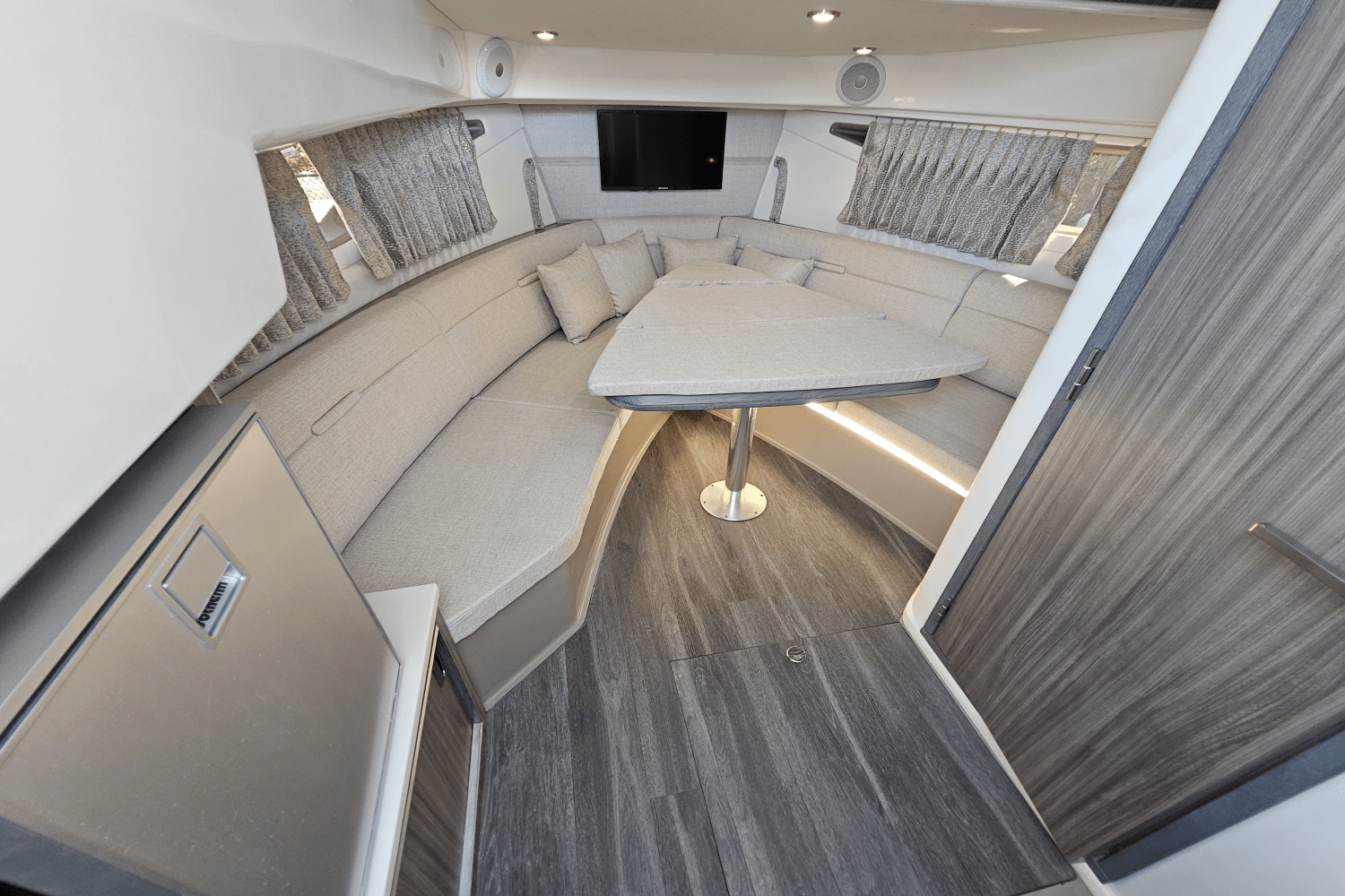 2024 Sea Ray 320 SUNDANCER Image Thumbnail #24