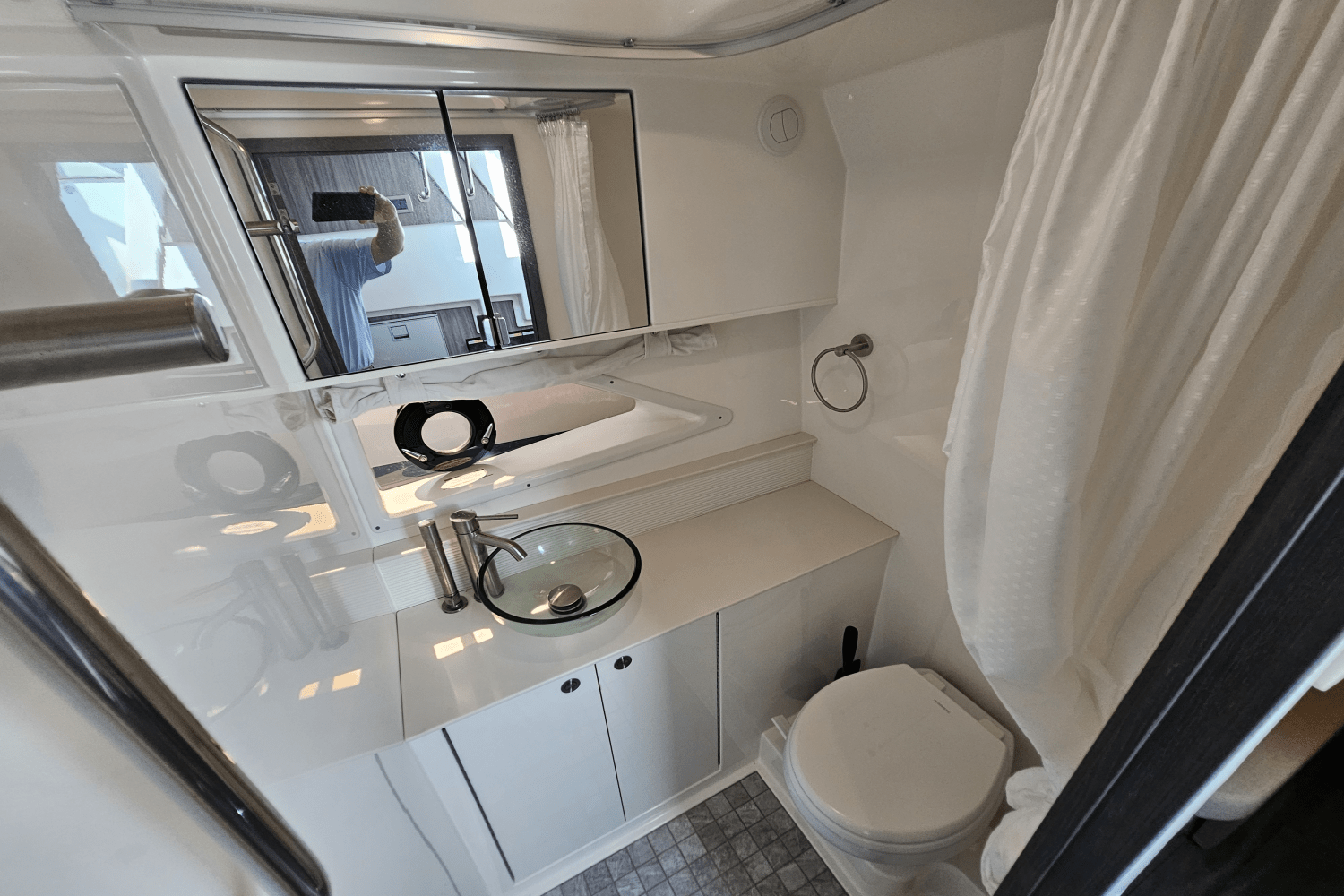 2024 Sea Ray 320 SUNDANCER Image Thumbnail #30