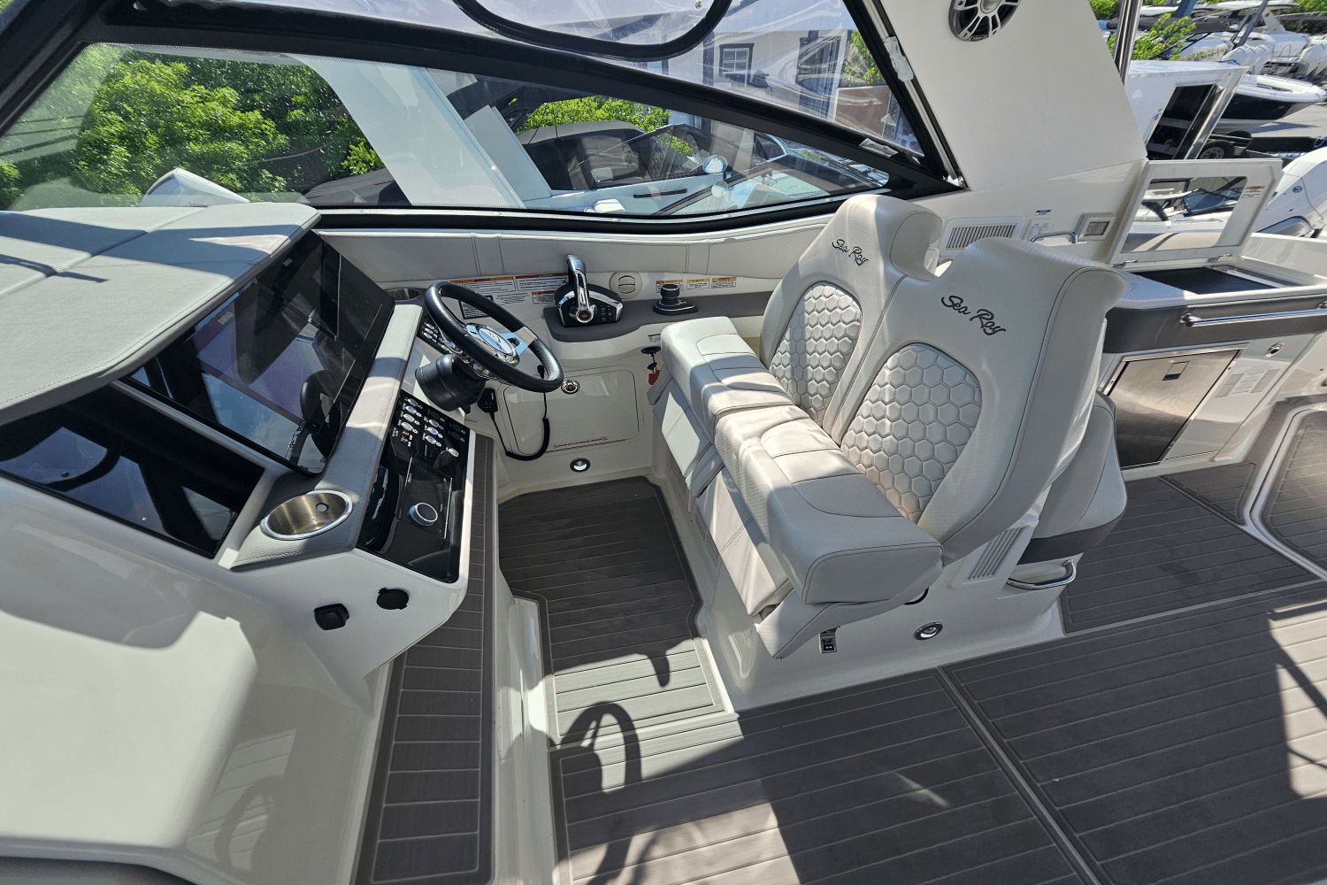 2024 Sea Ray 320 SUNDANCER Image Thumbnail #18
