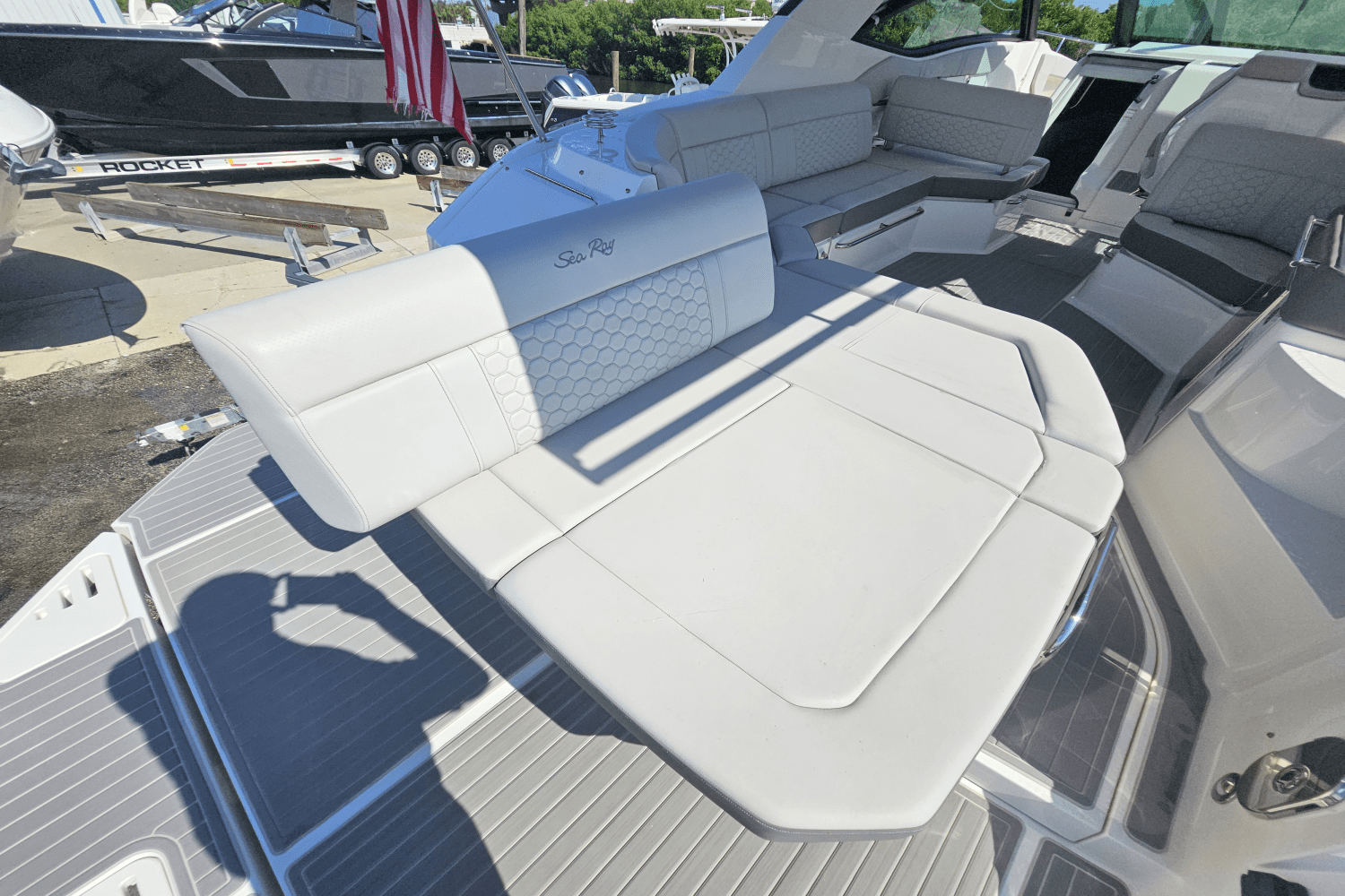 2024 Sea Ray 320 SUNDANCER Image Thumbnail #8