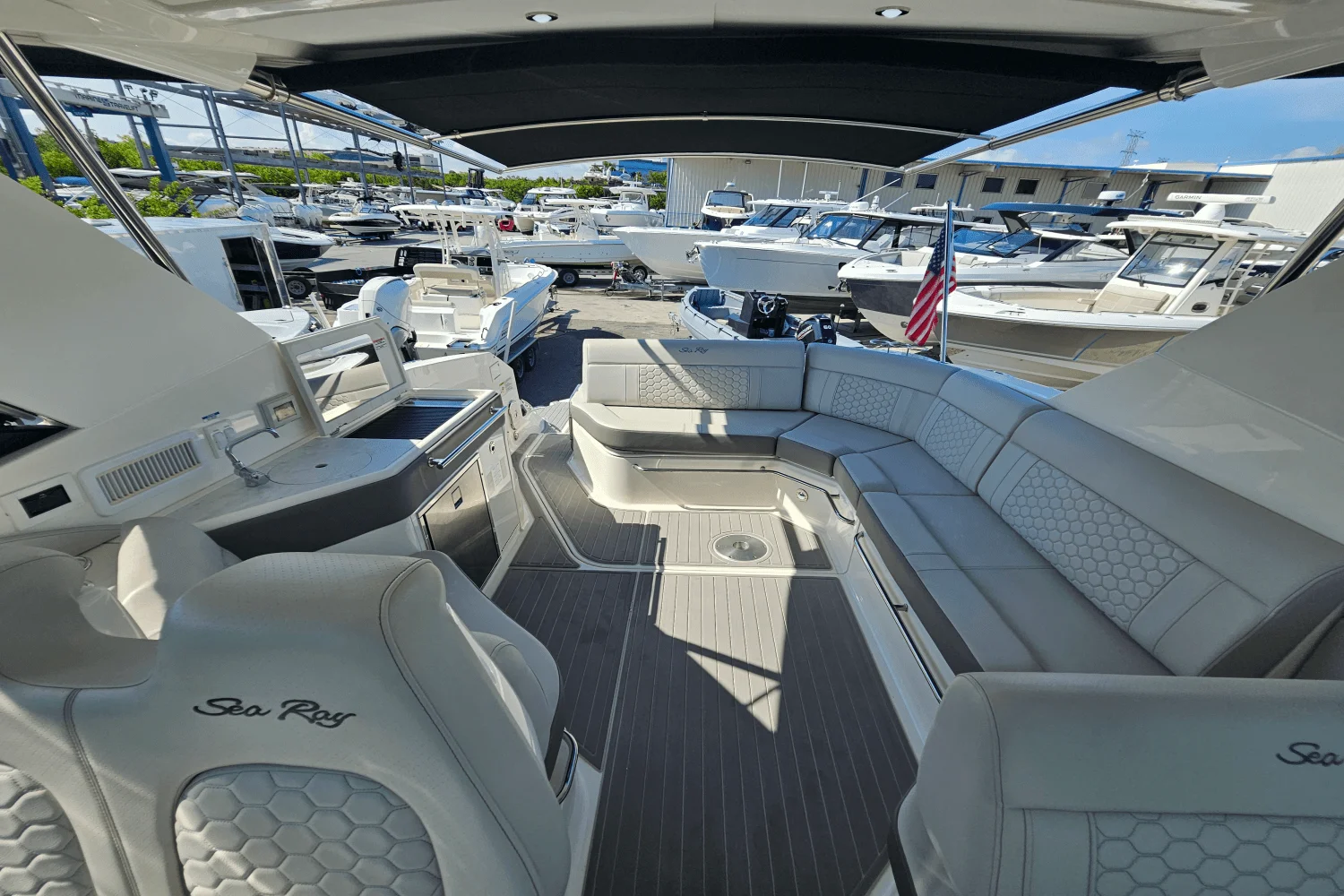 2024 Sea Ray 320 SUNDANCER Image Thumbnail #15