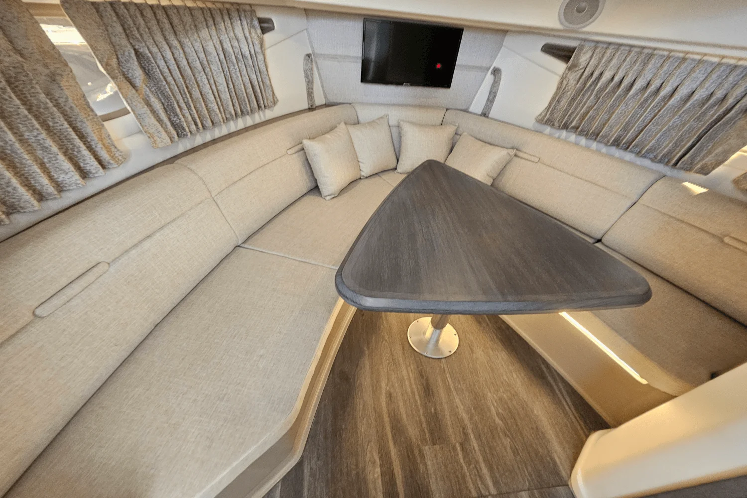 2024 Sea Ray 320 SUNDANCER Image Thumbnail #27