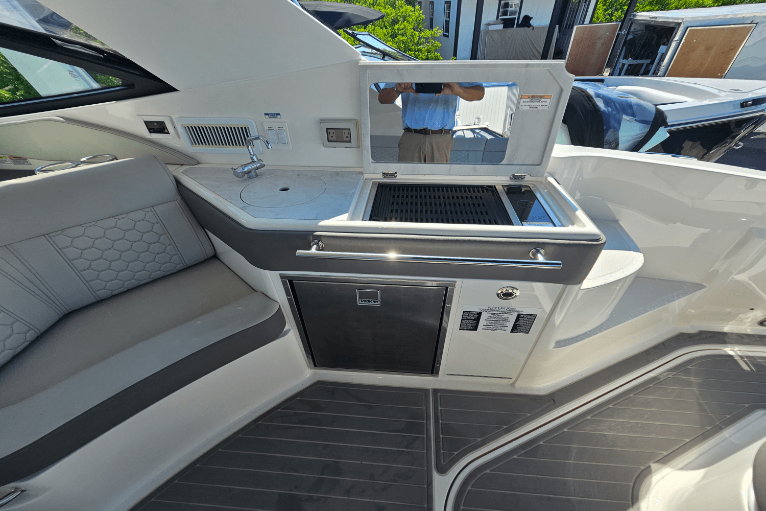 2024 Sea Ray 320 SUNDANCER Image Thumbnail #12