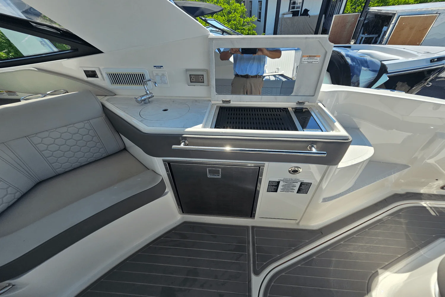 2024 Sea Ray 320 SUNDANCER Image Thumbnail #12