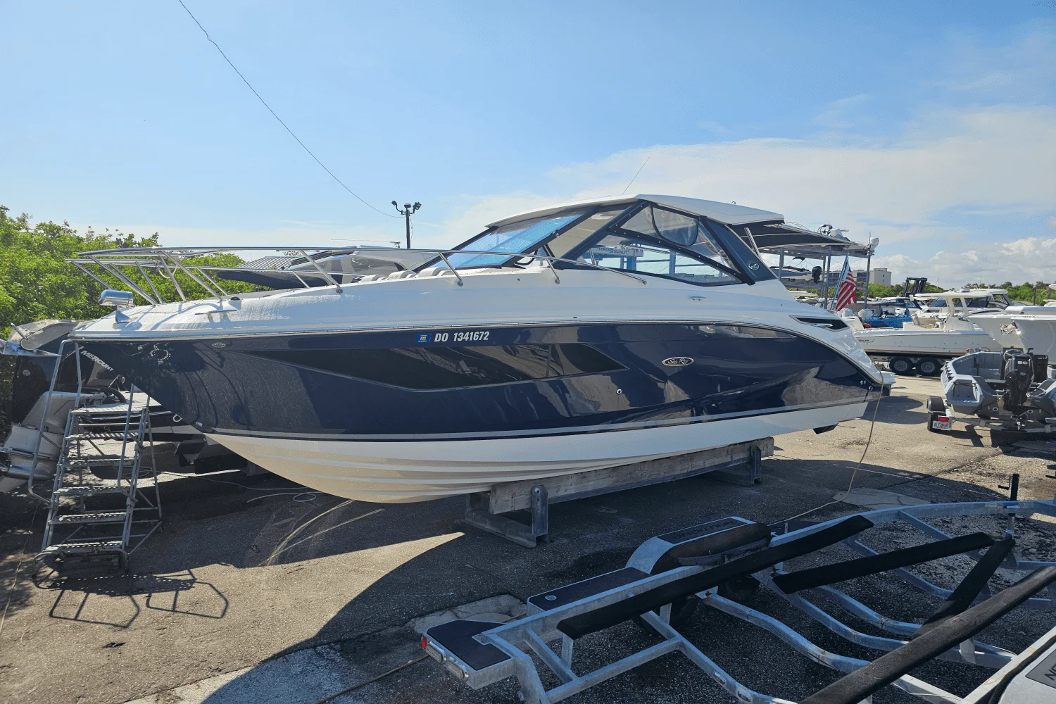 2024 Sea Ray 320 SUNDANCER Image Thumbnail #3