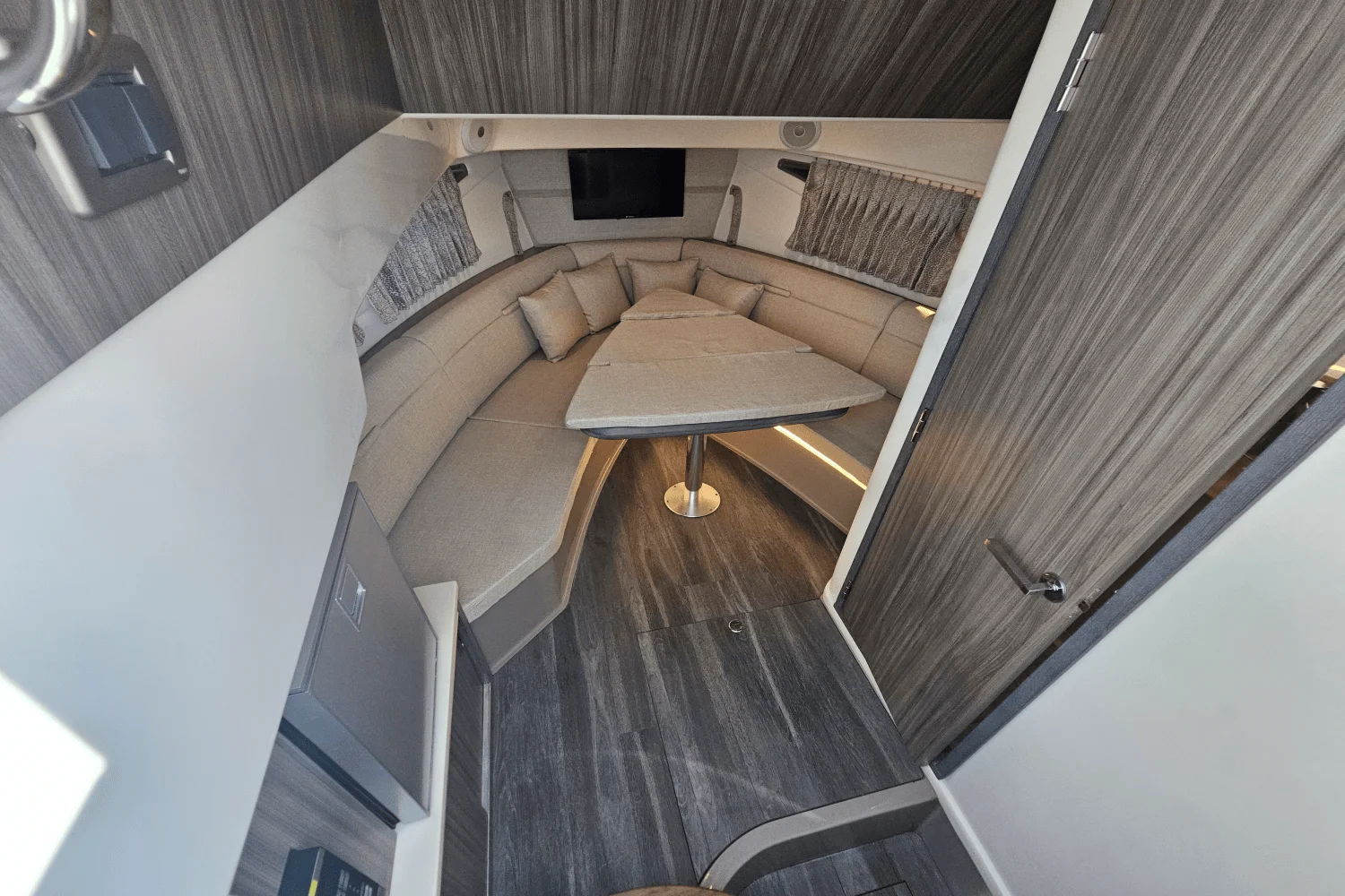 2024 Sea Ray 320 SUNDANCER Image Thumbnail #25