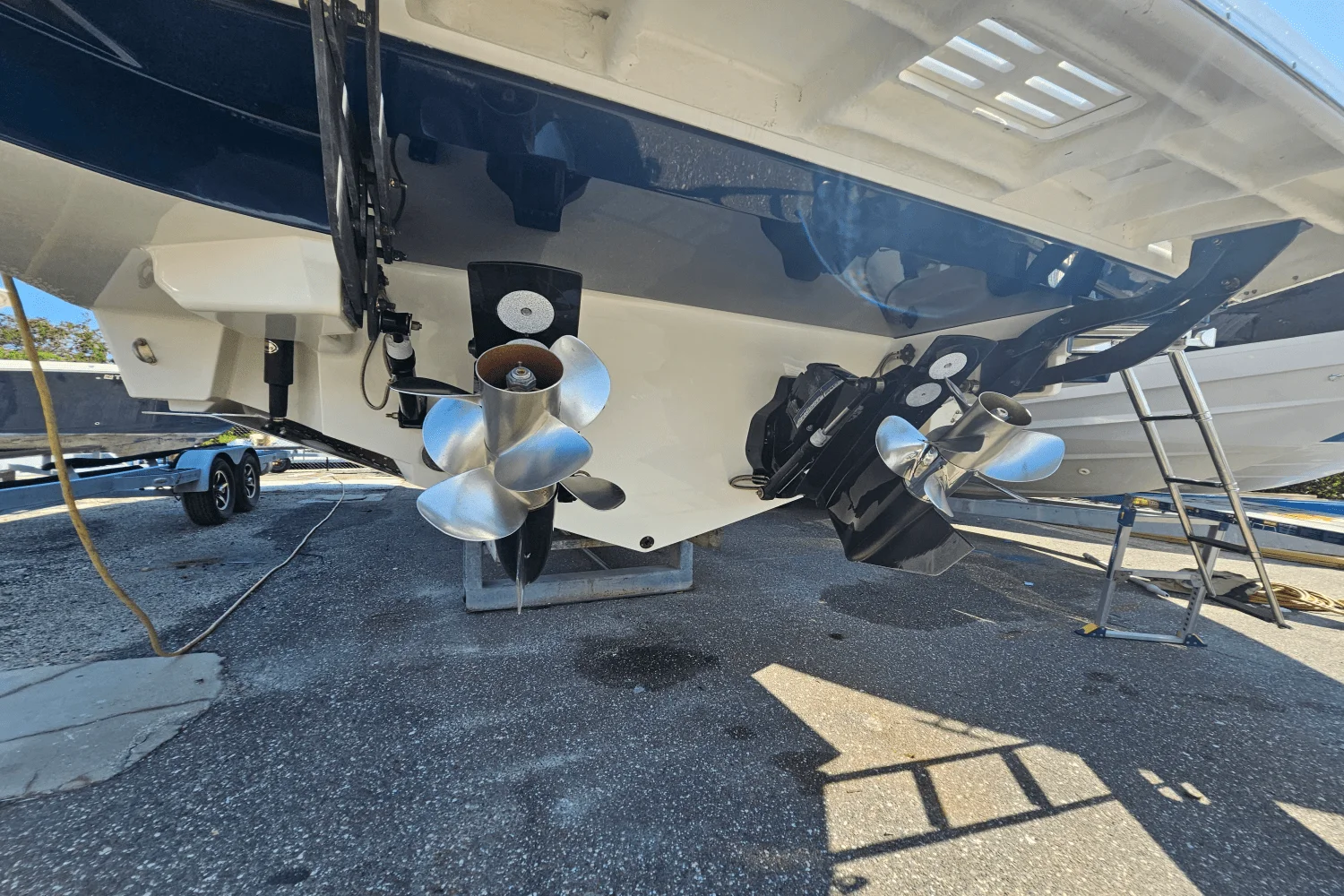 2024 Sea Ray 320 SUNDANCER Image Thumbnail #5