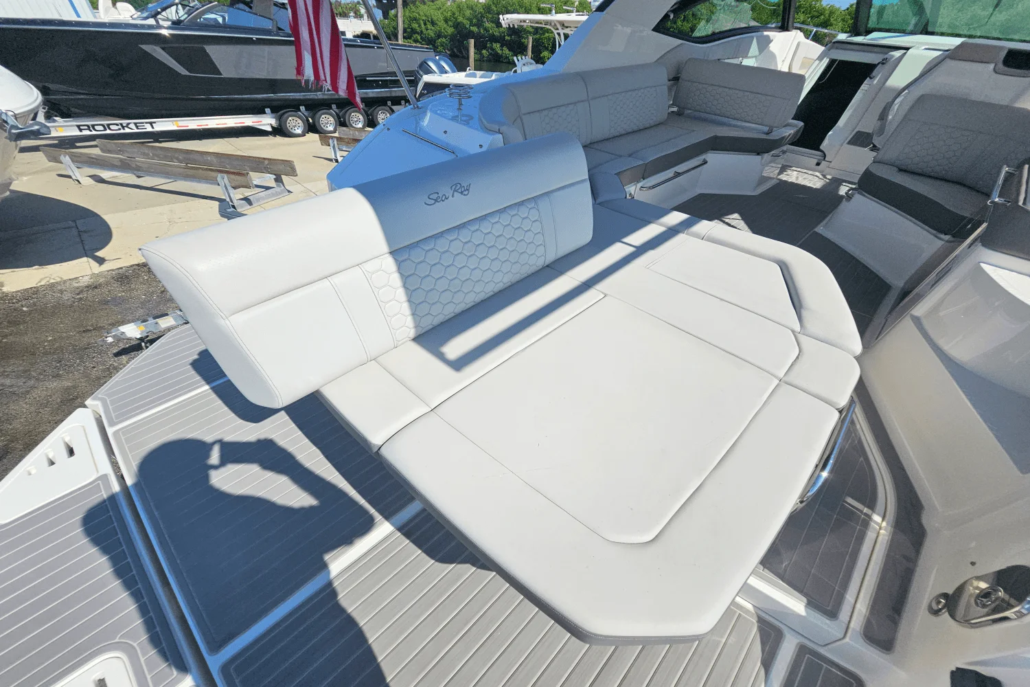 2024 Sea Ray 320 SUNDANCER Image Thumbnail #10