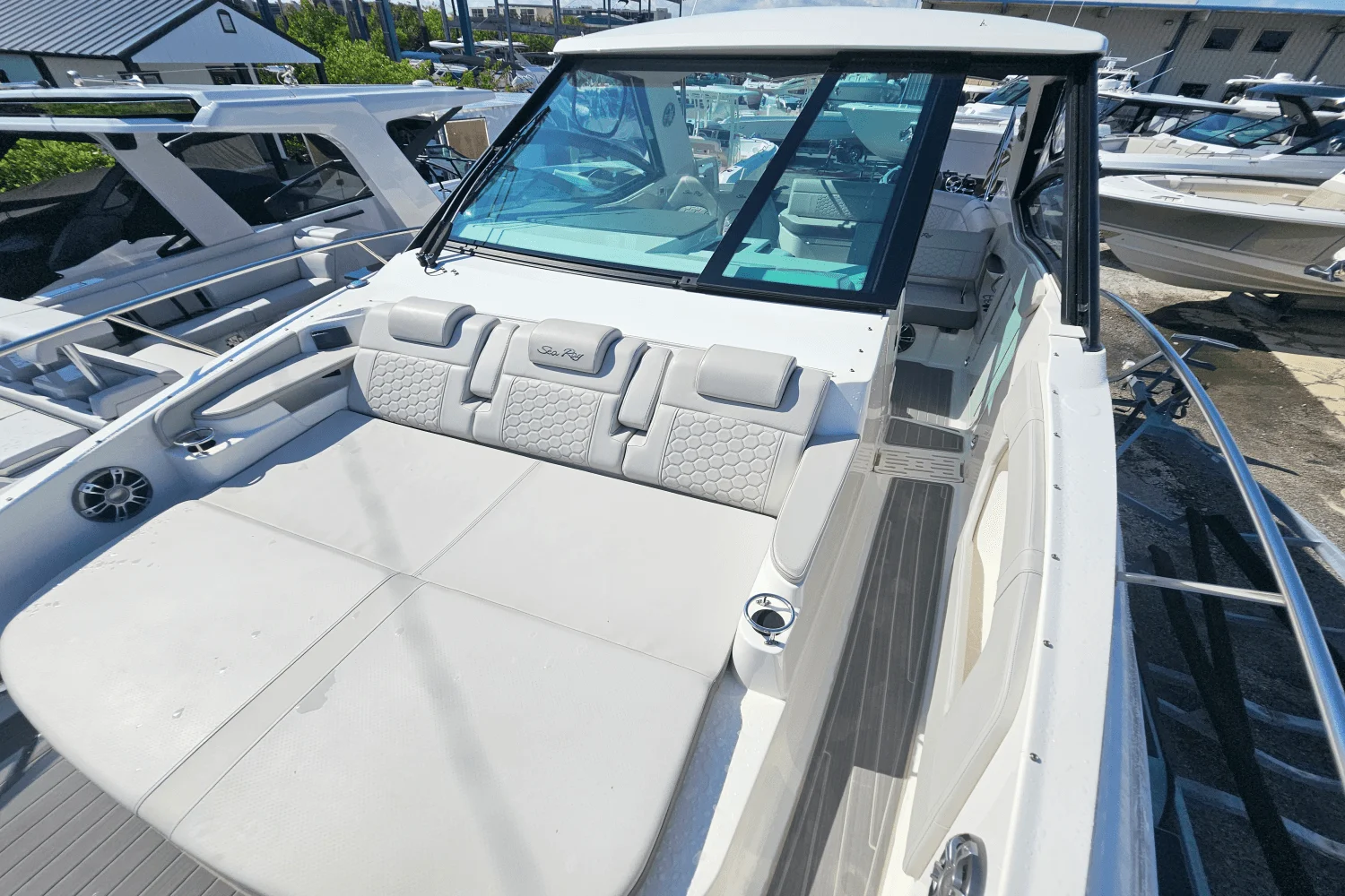 2024 Sea Ray 320 SUNDANCER Image Thumbnail #23