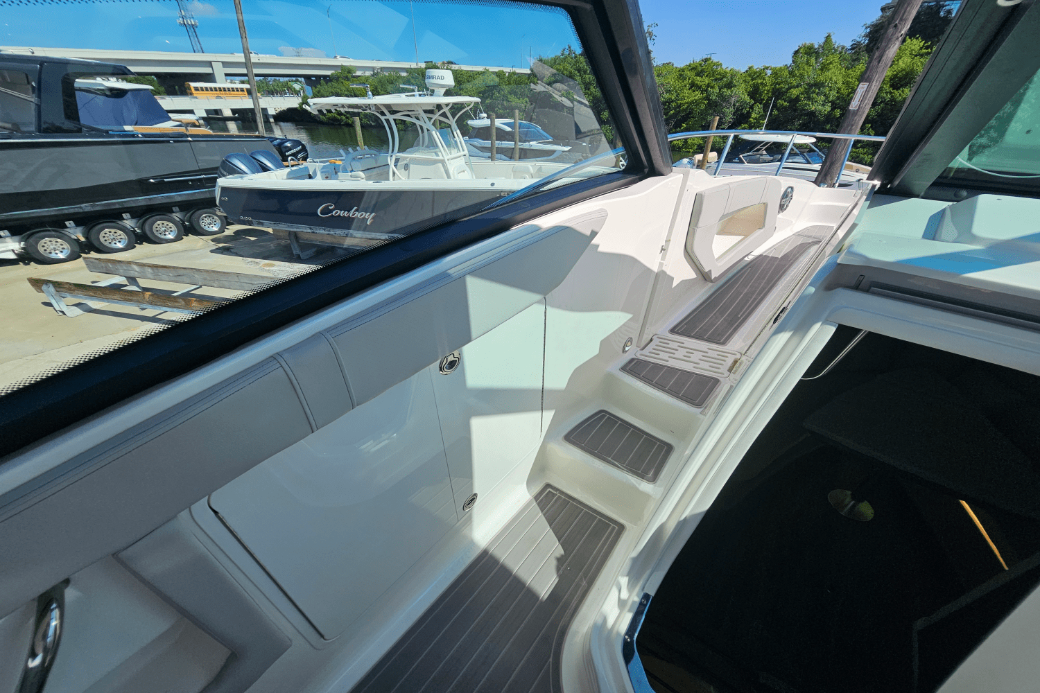 2024 Sea Ray 320 SUNDANCER Image Thumbnail #21