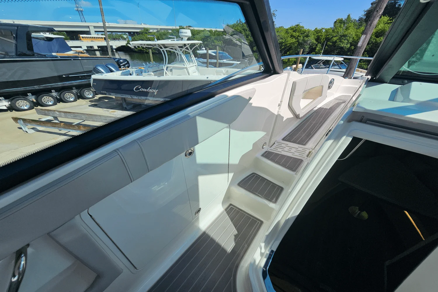 2024 Sea Ray 320 SUNDANCER Image Thumbnail #21