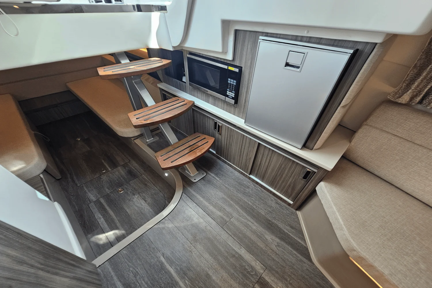 2024 Sea Ray 320 SUNDANCER Image Thumbnail #28