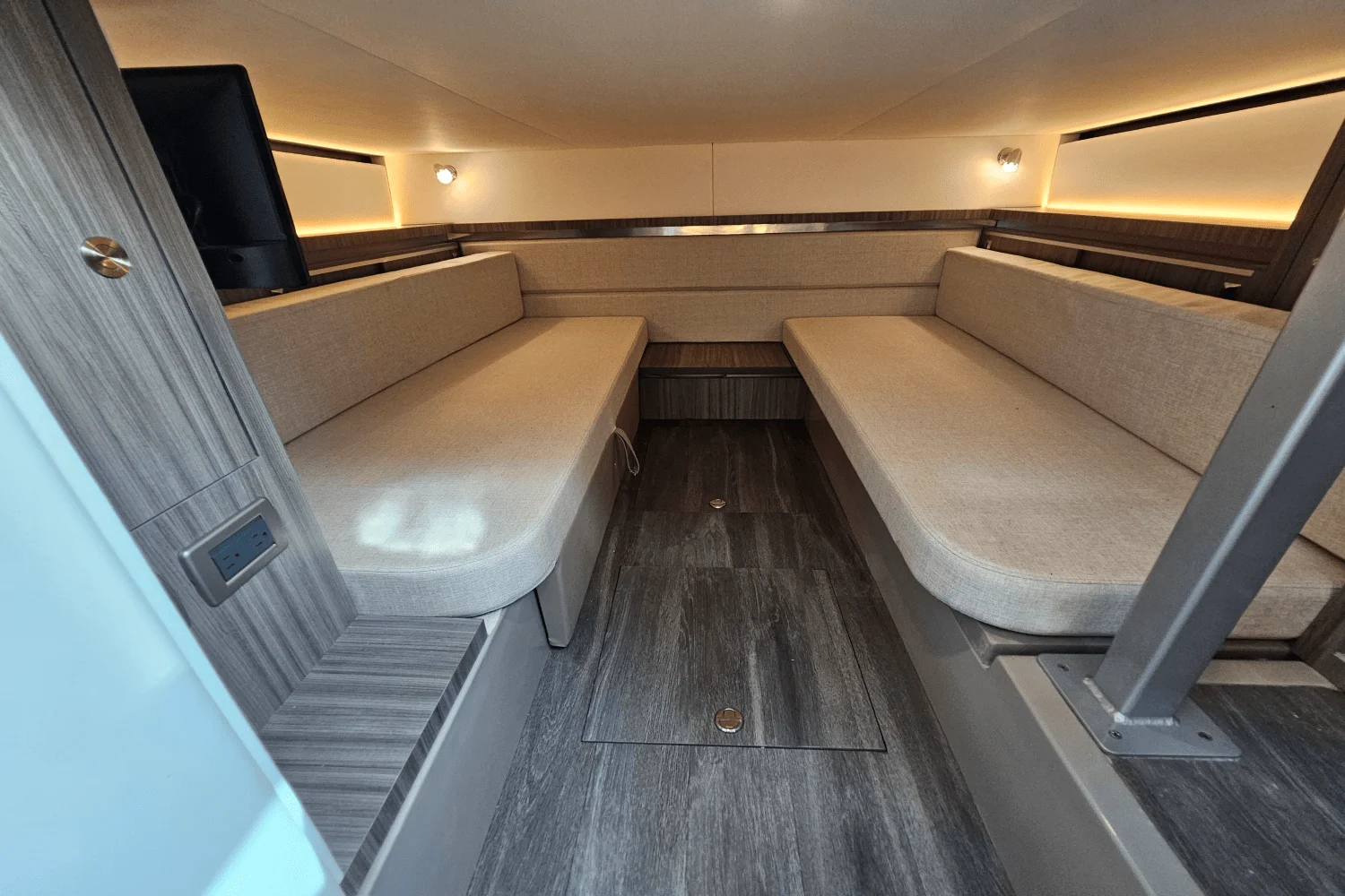 2024 Sea Ray 320 SUNDANCER Image Thumbnail #29