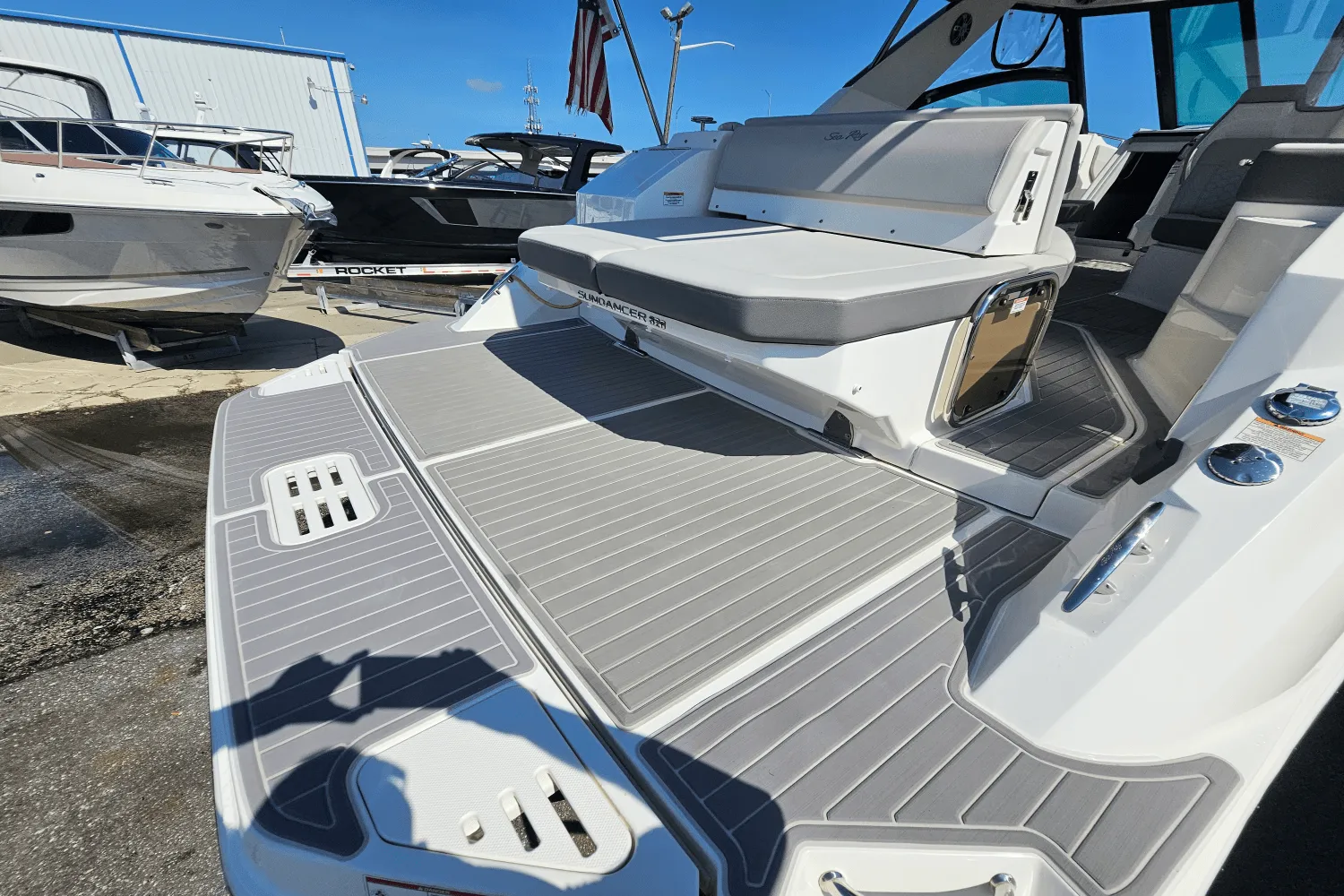 2024 Sea Ray 320 SUNDANCER Image Thumbnail #6