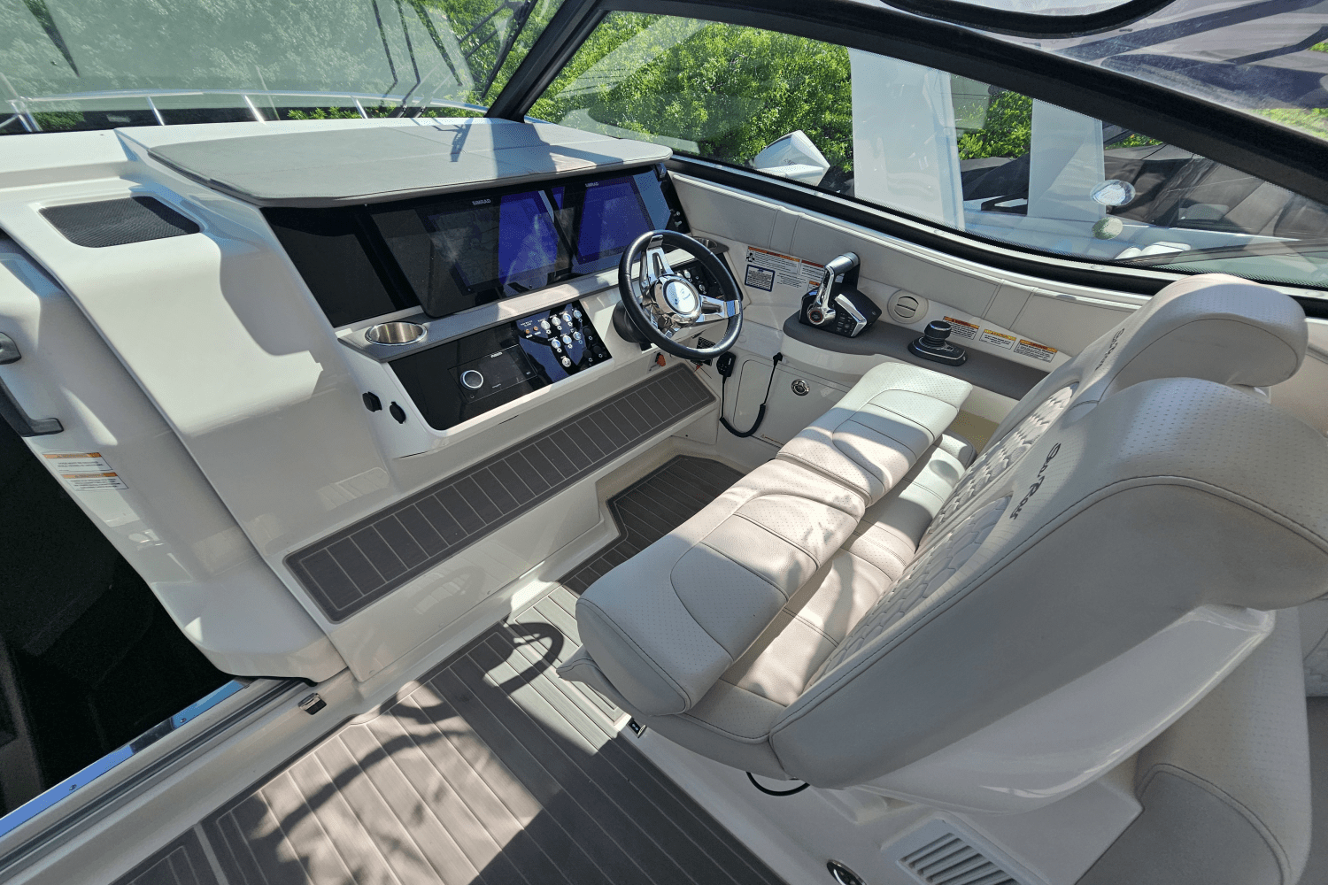 2024 Sea Ray 320 SUNDANCER Image Thumbnail #15