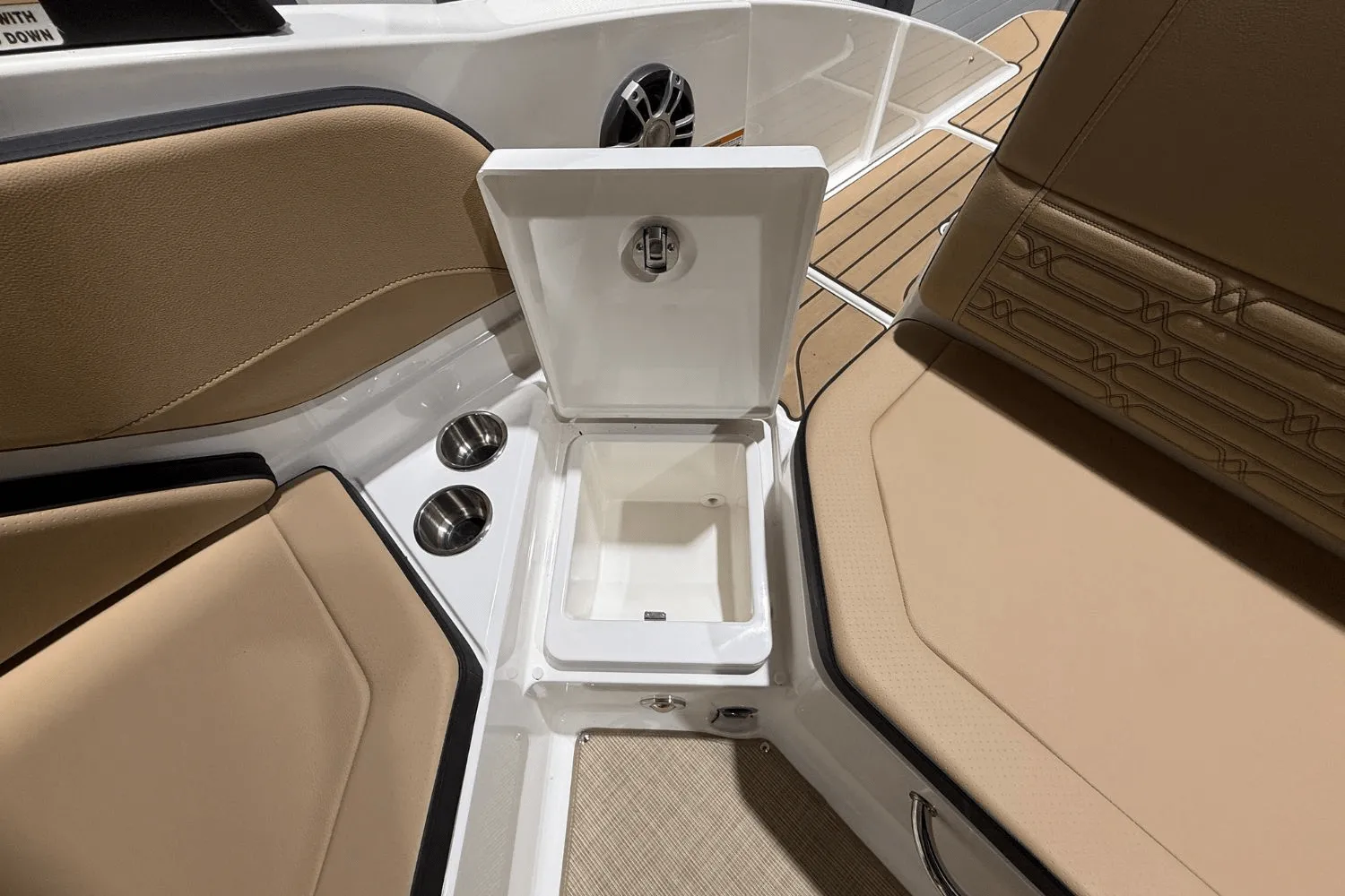 2025 Sea Ray SPX 210 Image Thumbnail #11