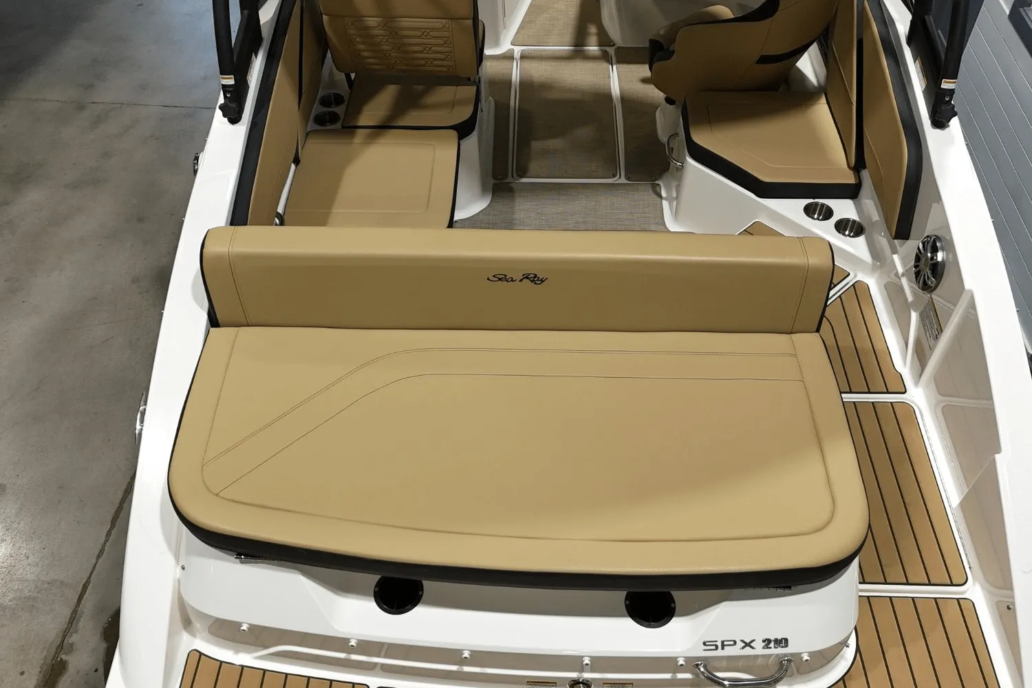 2025 Sea Ray SPX 210 Image Thumbnail #6