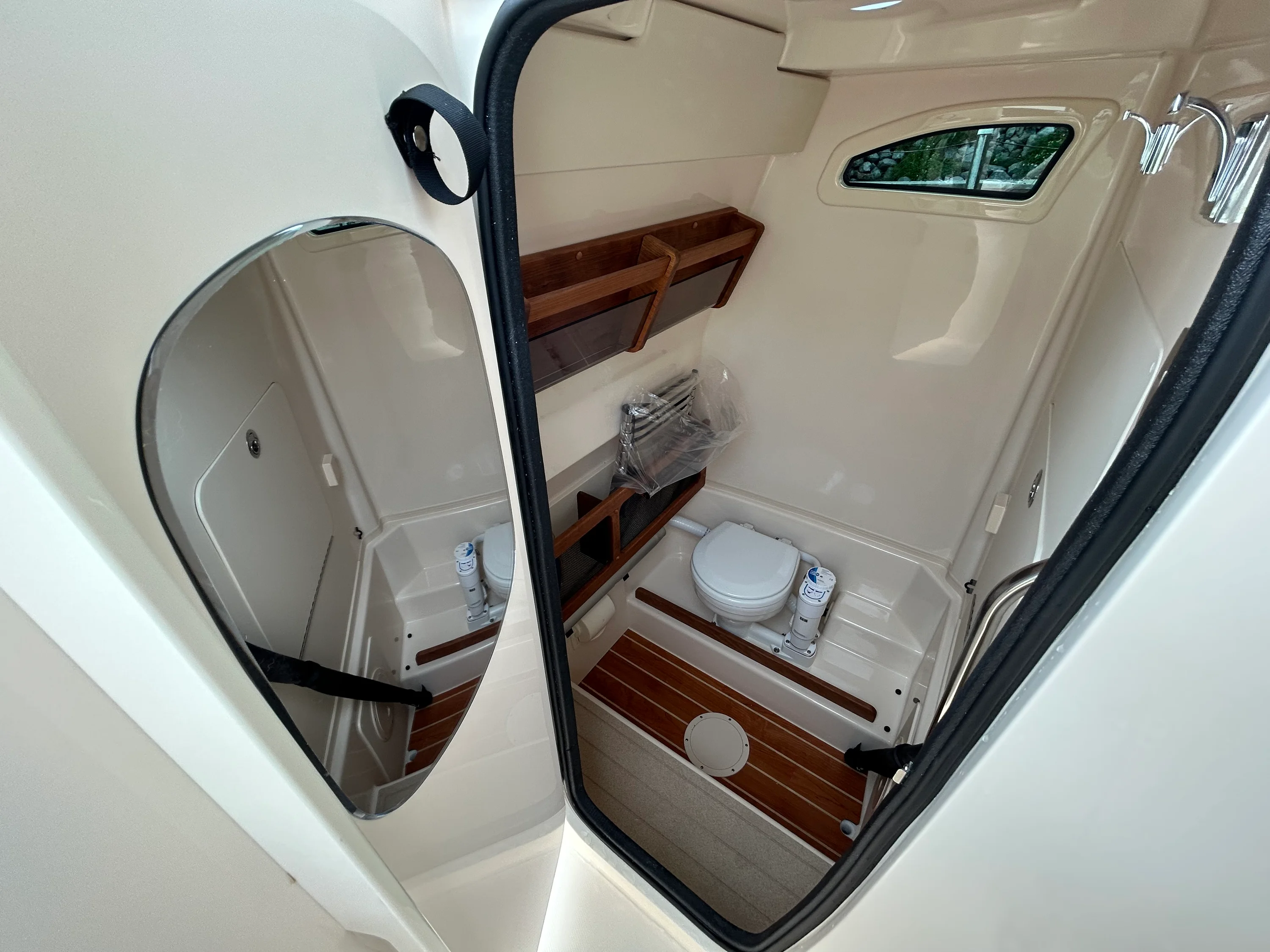 2026 Grady-White Canyon 271 Image Thumbnail #24