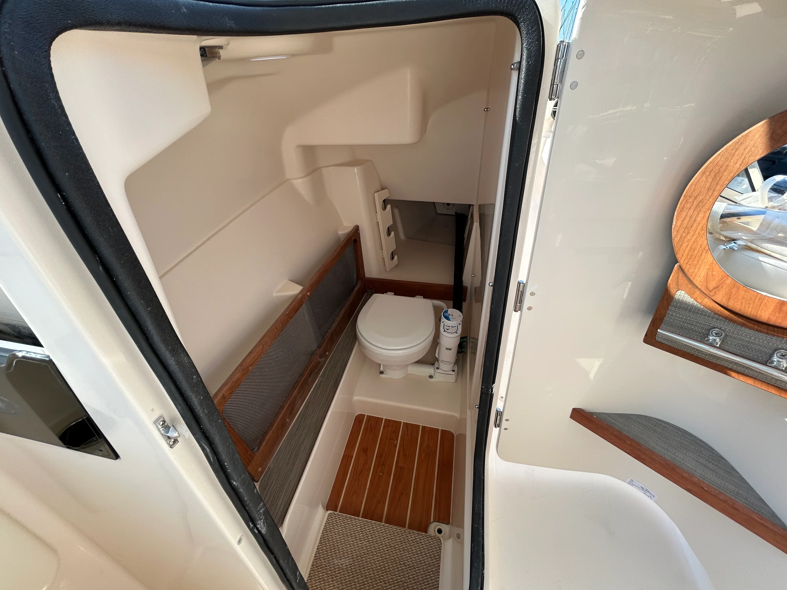 2026 Grady-White Freedom 275 Image Thumbnail #16