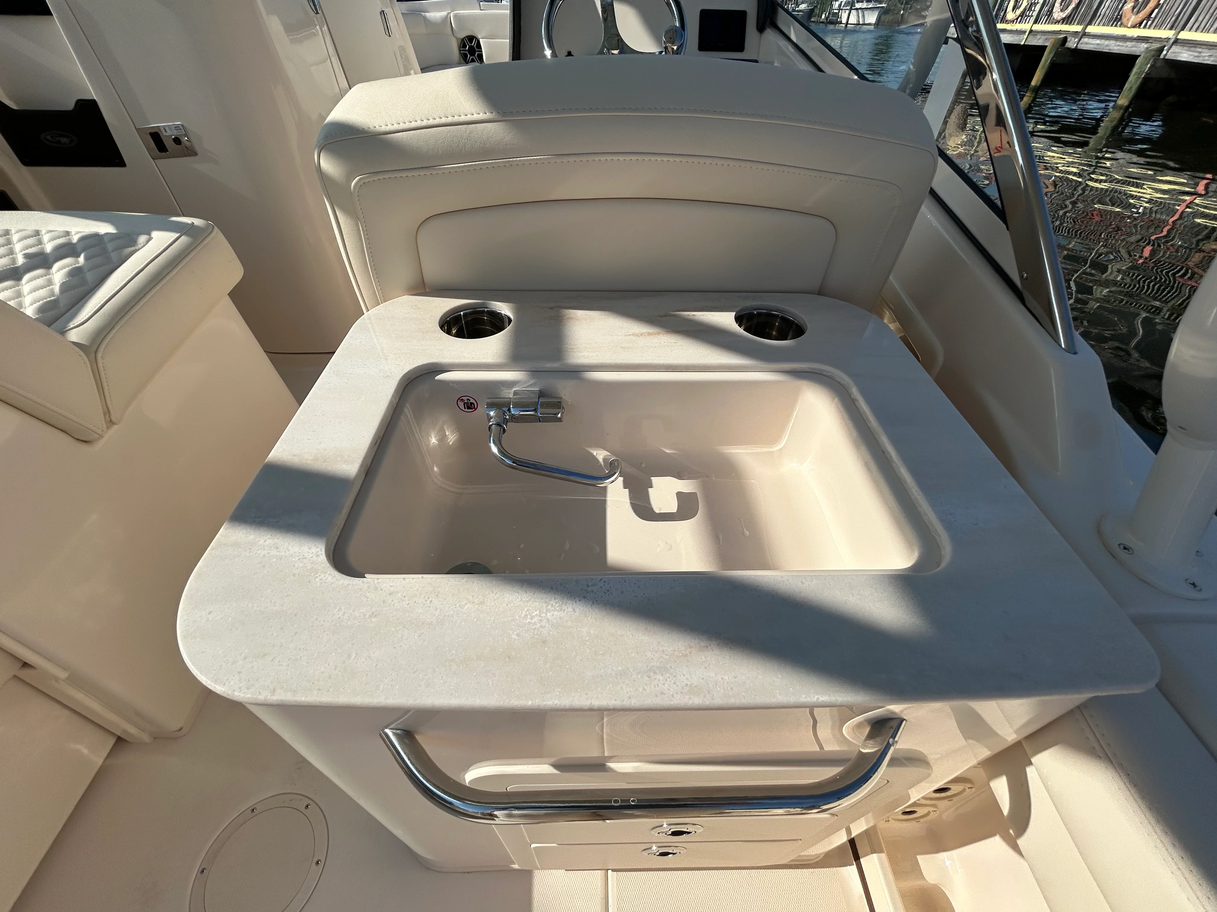 2026 Grady-White Freedom 275 Image Thumbnail #12