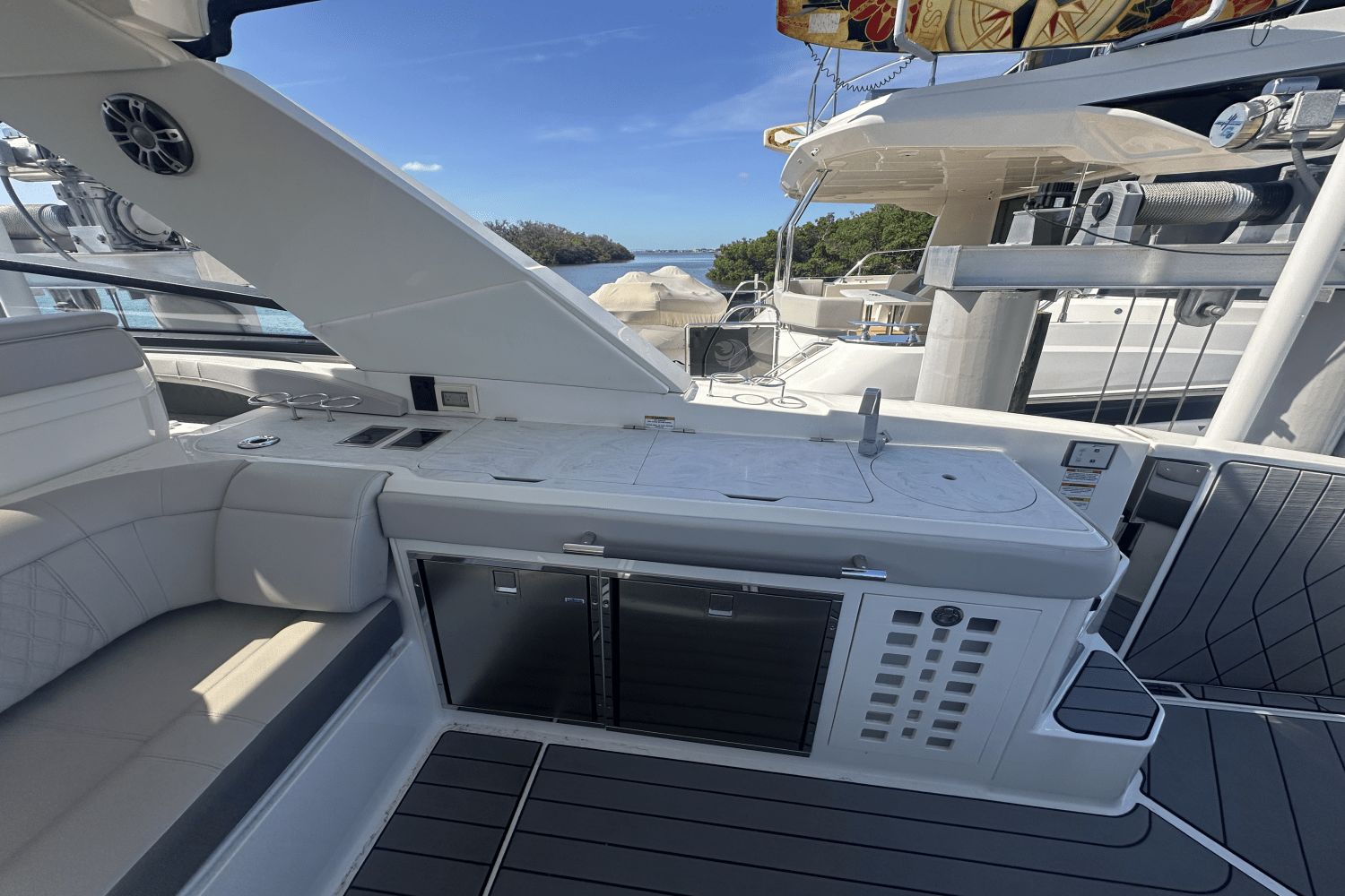 2023 Sea Ray 400 SLX-OB Image Thumbnail #41