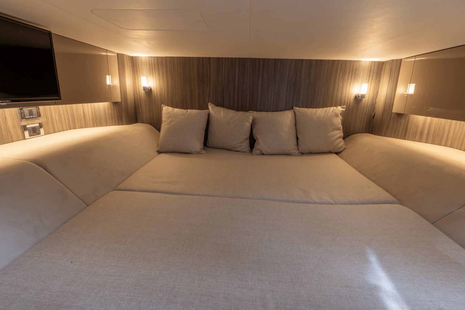 2023 Sea Ray 400 SLX-OB Image Thumbnail #32