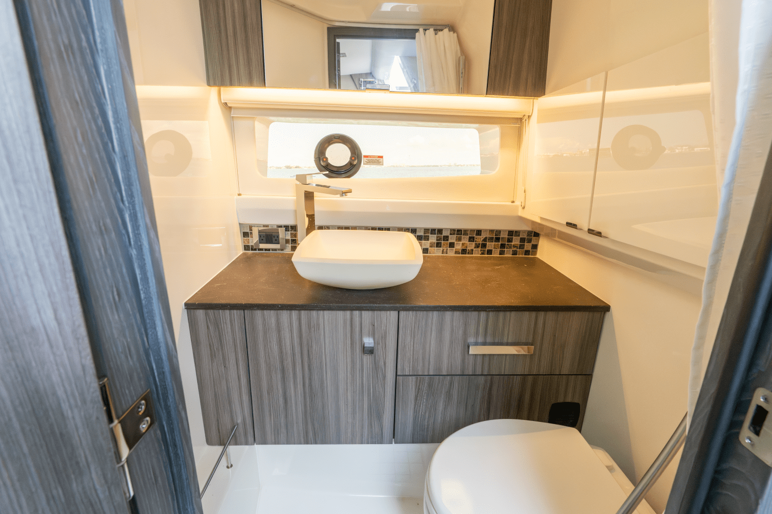 2023 Sea Ray 400 SLX-OB Image Thumbnail #34