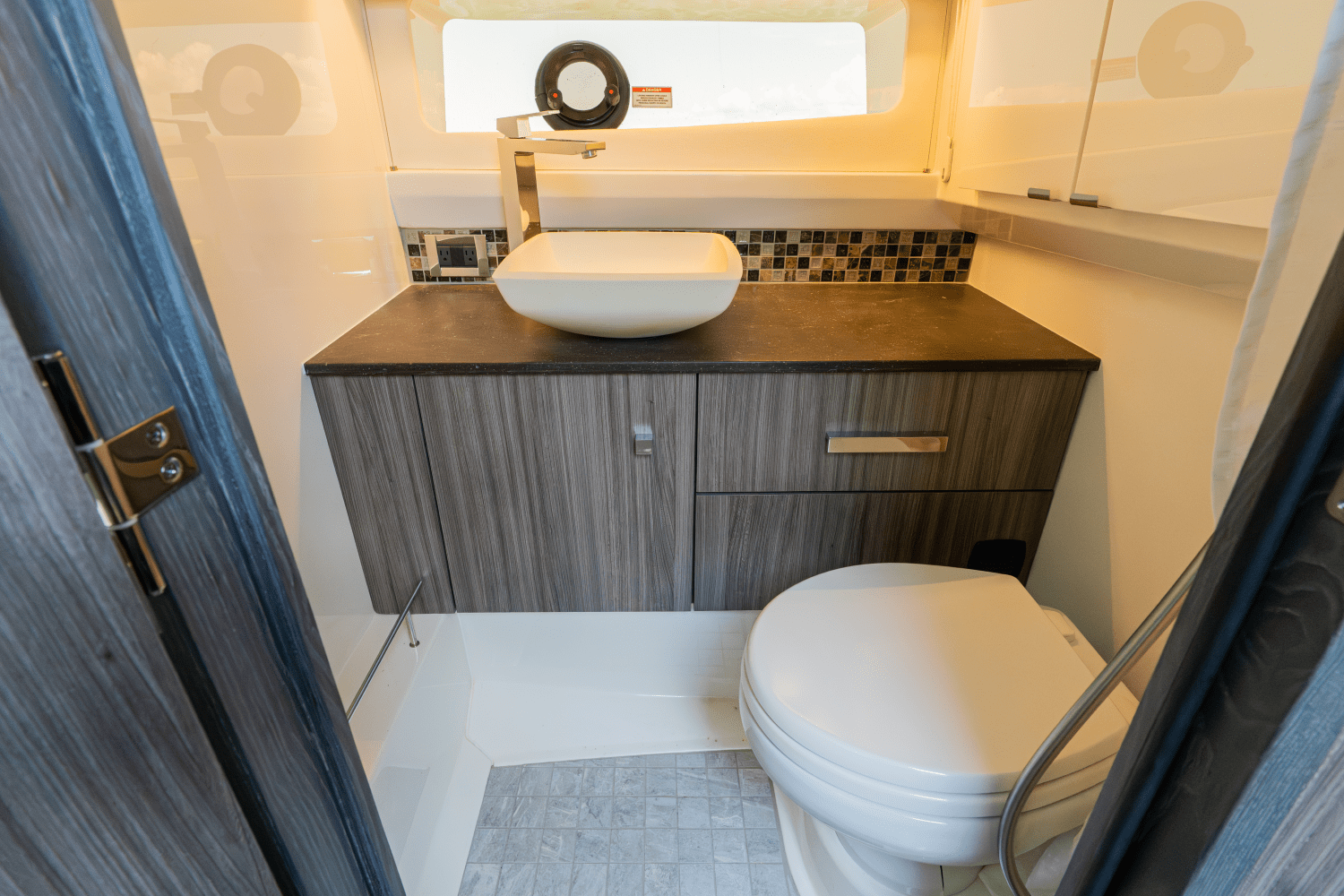 2023 Sea Ray 400 SLX-OB Image Thumbnail #33