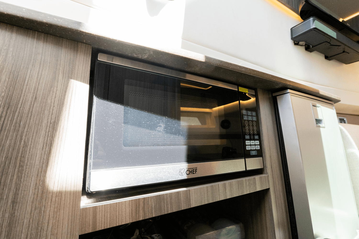 2023 Sea Ray 400 SLX-OB Image Thumbnail #31