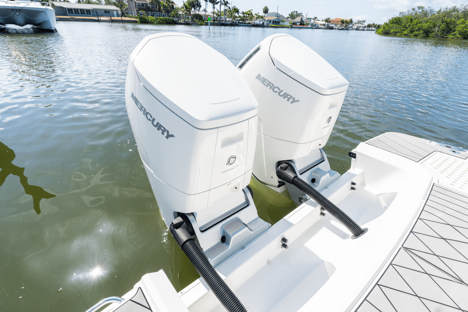 2023 Sea Ray 400 SLX-OB Image Thumbnail #23