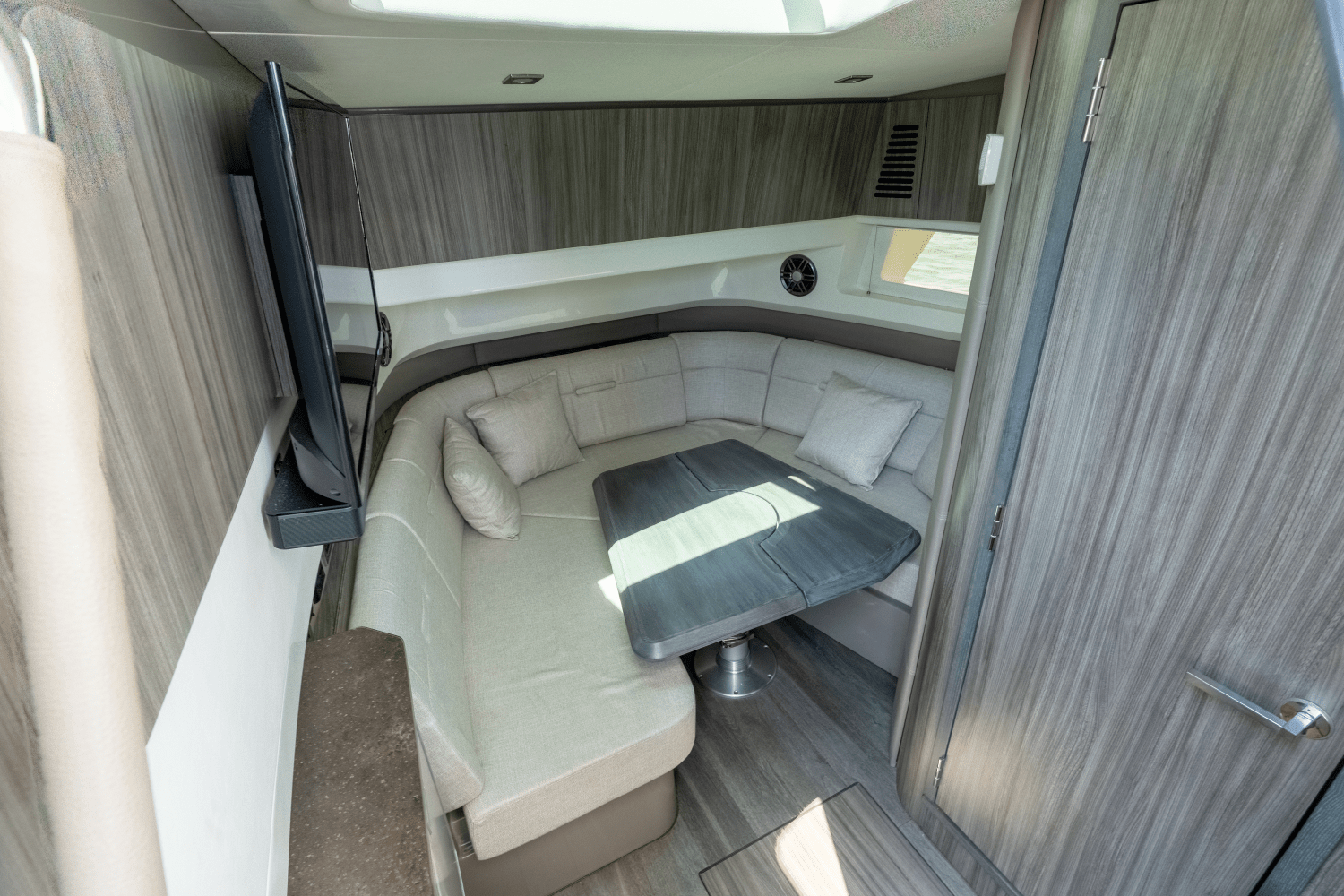 2023 Sea Ray 400 SLX-OB Image Thumbnail #30