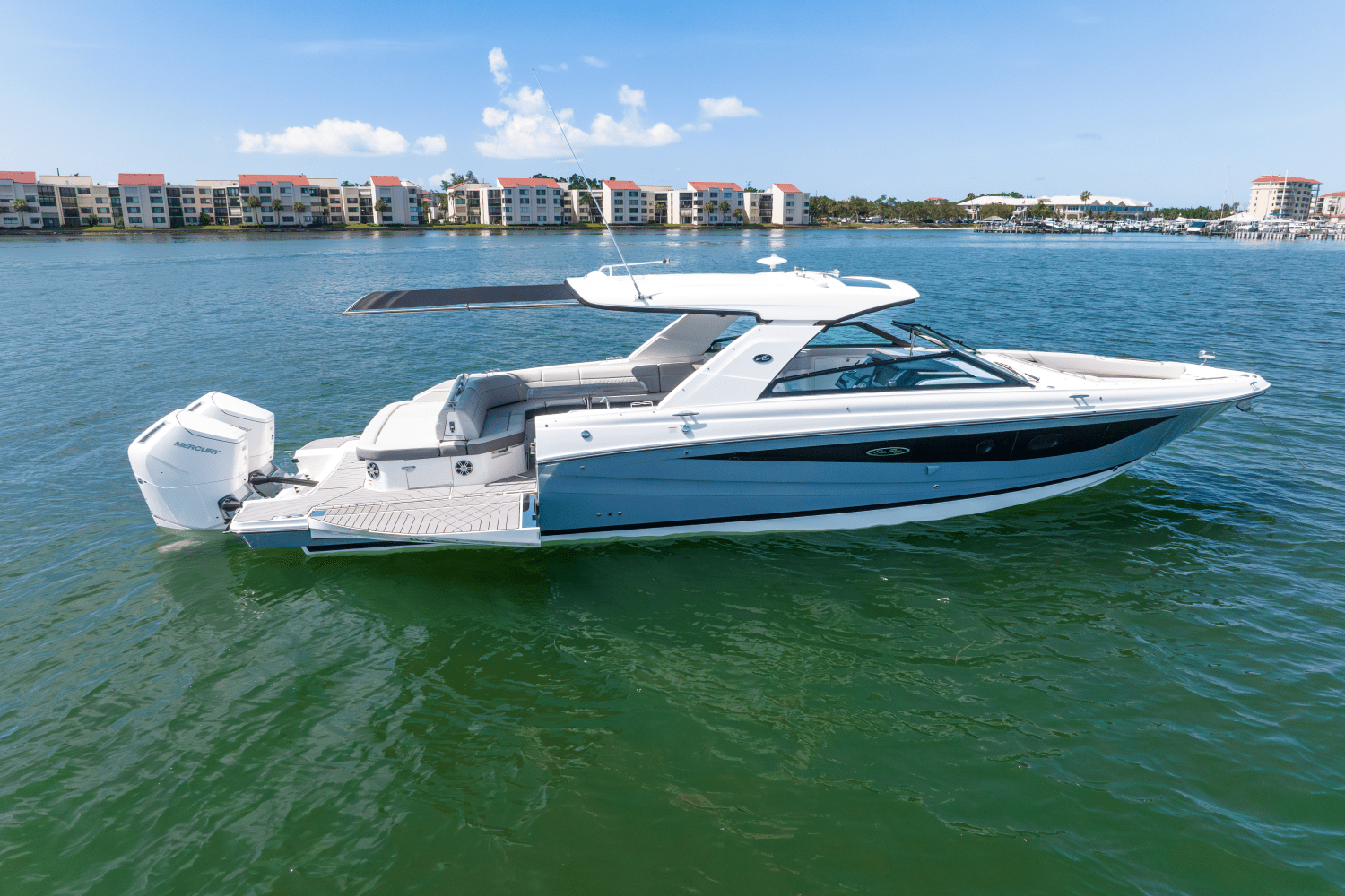 2023 Sea Ray 400 SLX-OB Image Thumbnail #11