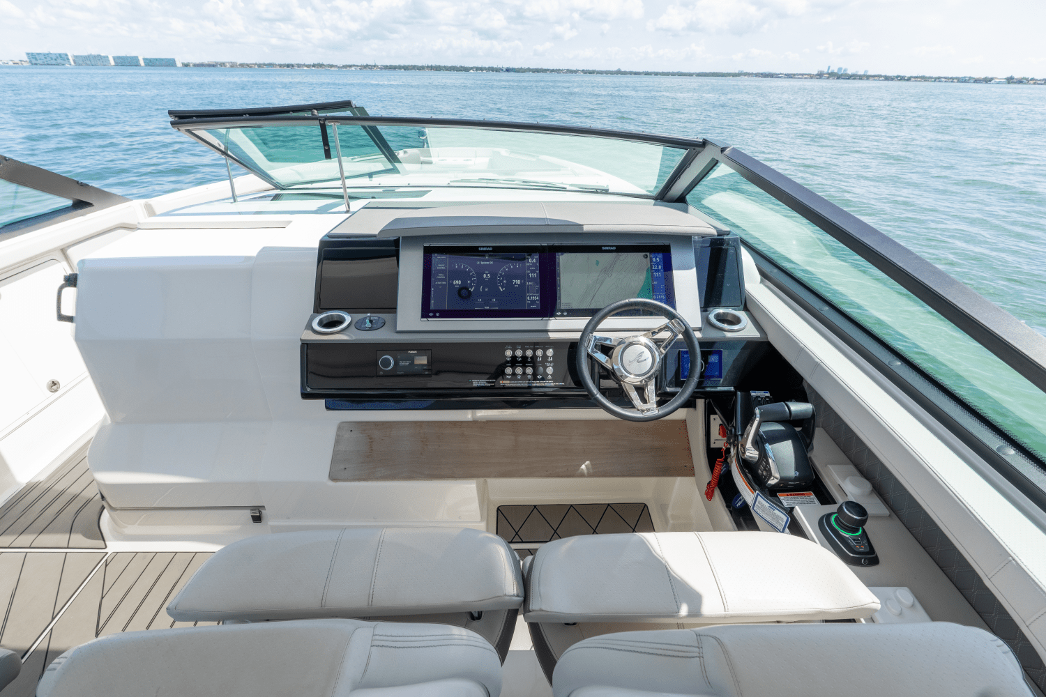 2023 Sea Ray 400 SLX-OB Image Thumbnail #29