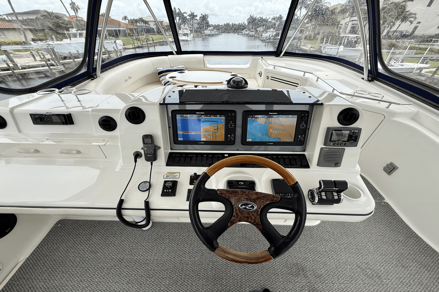 2005 Sea Ray
                                                             550 SEDAN BRIDGE Image Thumbnail #38