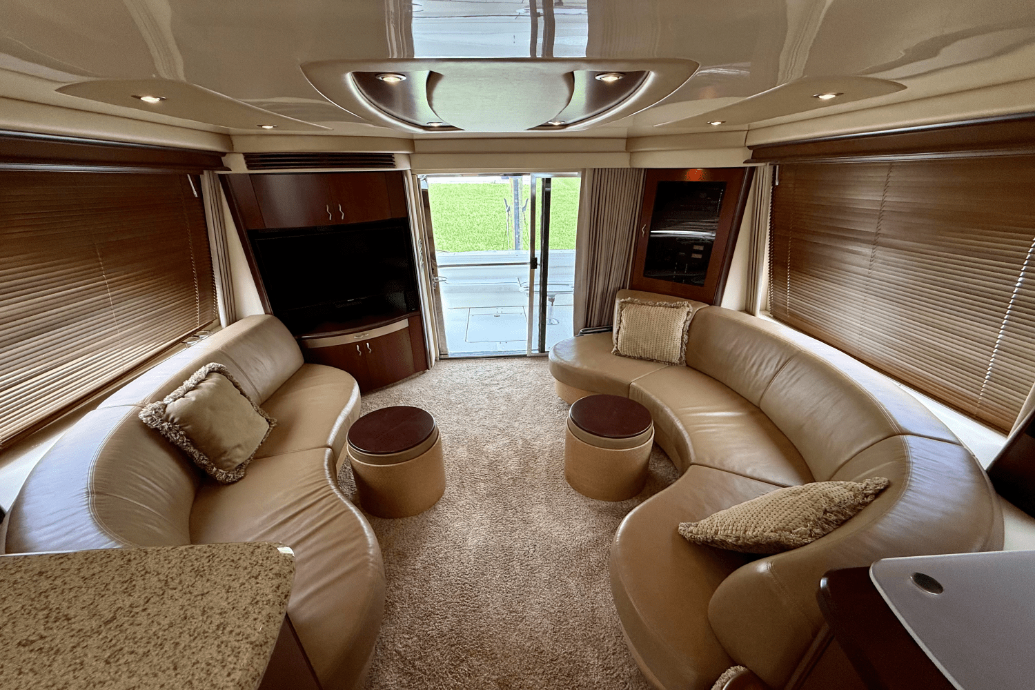 2005 Sea Ray
                                                             550 SEDAN BRIDGE Image Thumbnail #61