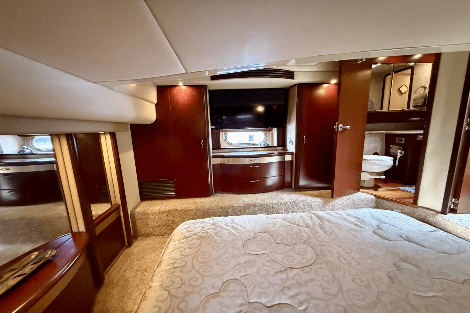 2005 Sea Ray
                                                             550 SEDAN BRIDGE Image Thumbnail #71